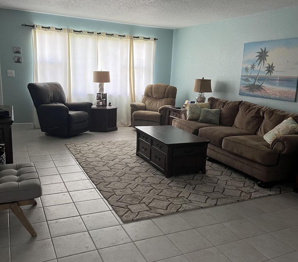 Photo of 1594 SW 14th Avenue, Boynton Beach, FL 33426 (MLS # R11008898)