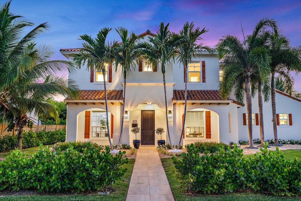 Photo of 914 NE 2ND Avenue, Delray Beach, FL 33444 (MLS # B26061603)