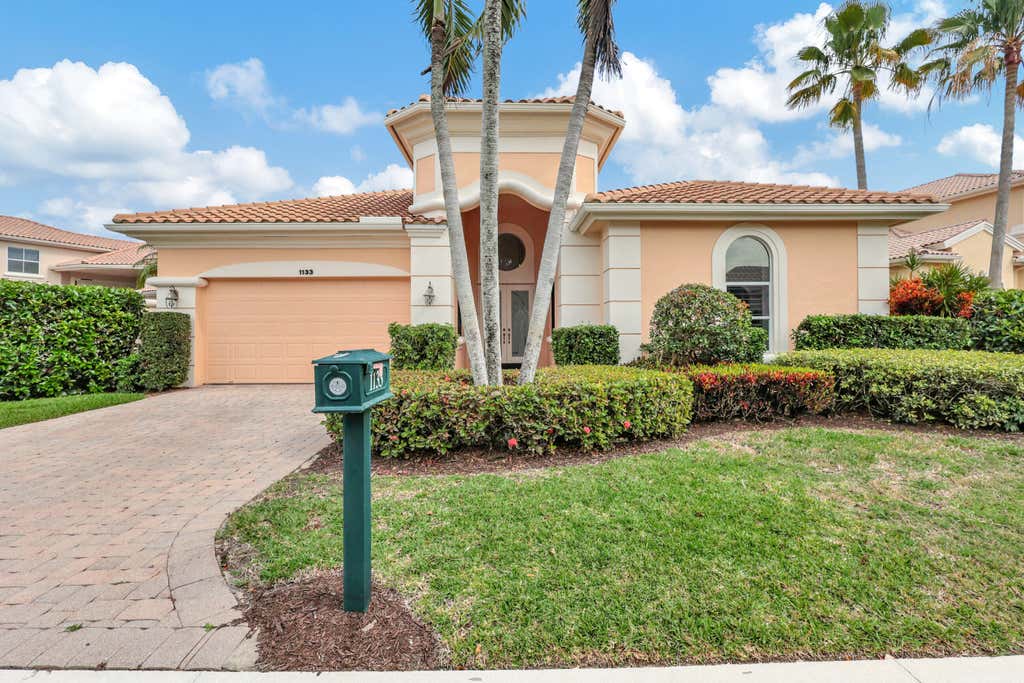 Photo of 1133 Grand Cay Drive, Palm Beach Gardens, FL 33418 (MLS # R10958692)