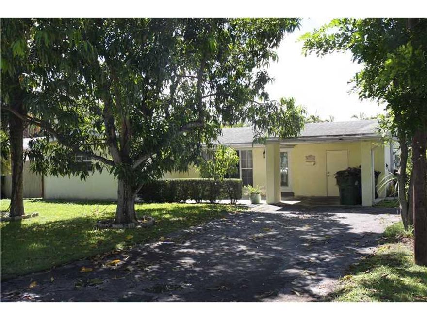 60 ft DEEP WATER OCEAN ACCESS BOATERS DREAM!!  Private 3 bedroom 2 bathroom tastefully furemodeled home. Newer roof-- replaced approx 2008   Gorgeous marble floors throughout.  Open floorplan w/ unlimited possibilities.  Immaculately renovated kitchen w/g ranite countertops, SS appliances & oversized island.  Spacious Master Bedroom w/ His/Hers closets.  Tankless W/H. Crown Molding throughout.  Separate utility room with w/d & storage Large backyard with porch. Mango/Banana trees. This home has it all!