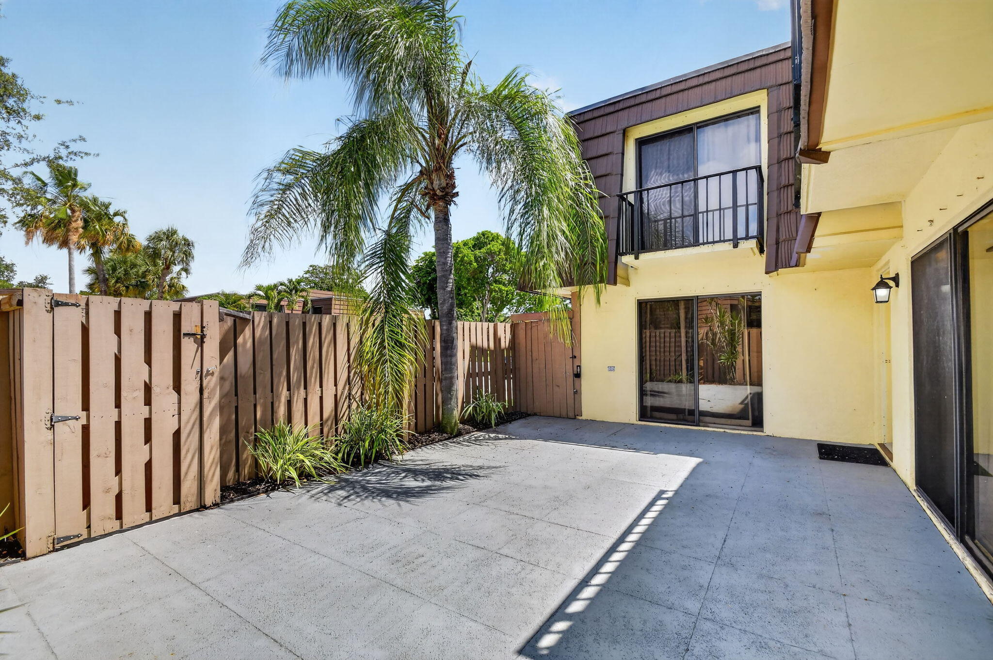 904 9th Court