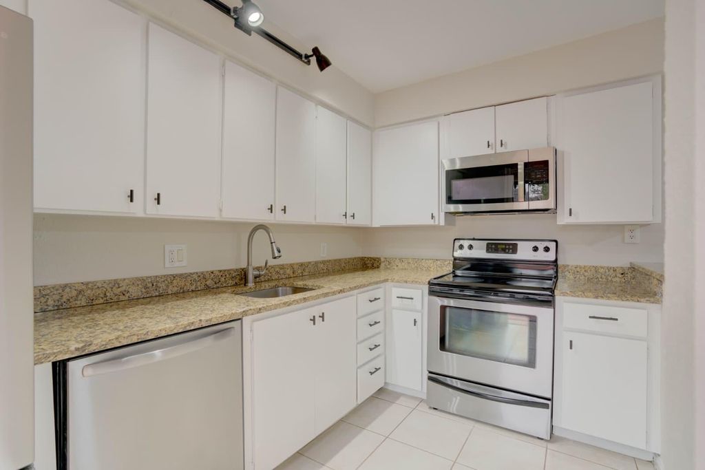 Photo of 904 9th Court, Palm Beach Gardens, FL 33410 (MLS # B26003006)