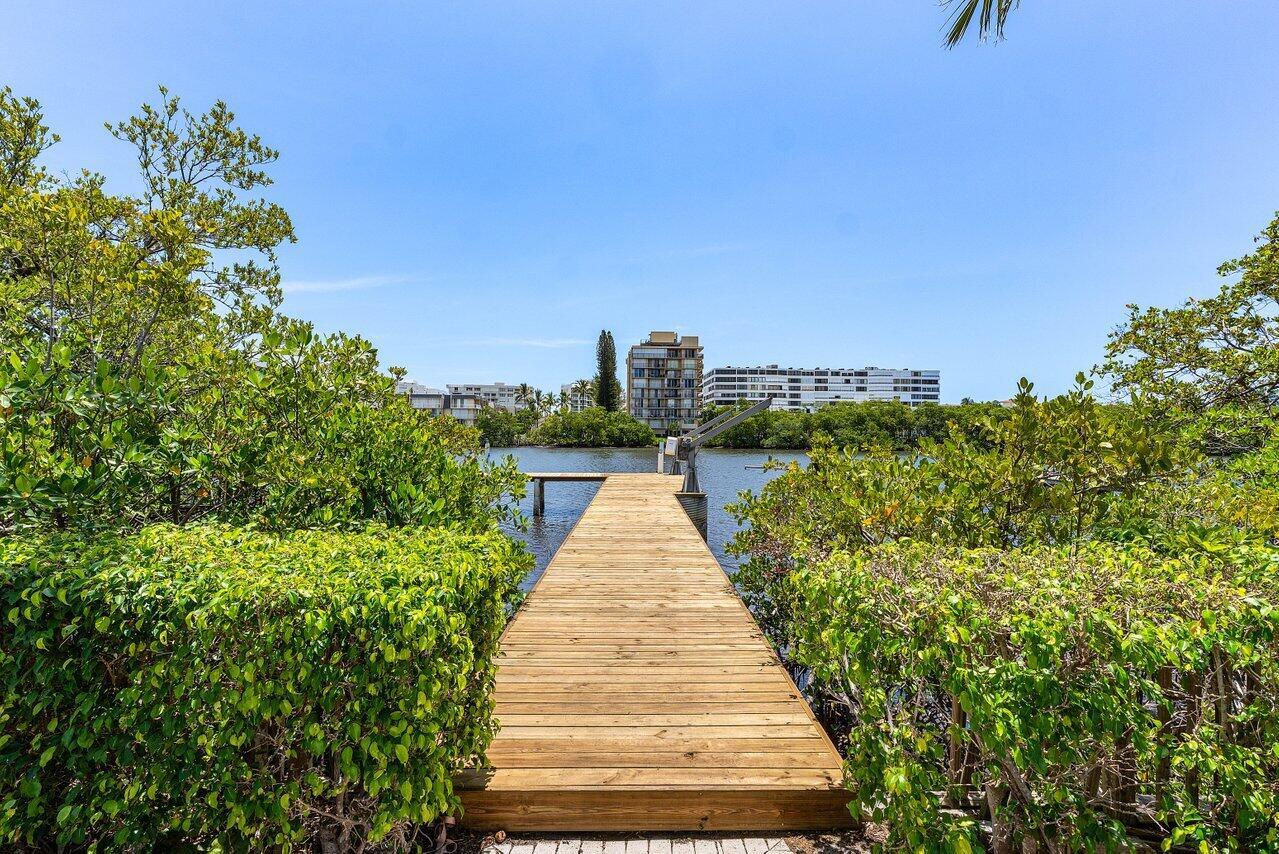 LAKE SHORES LANTANA - Residential