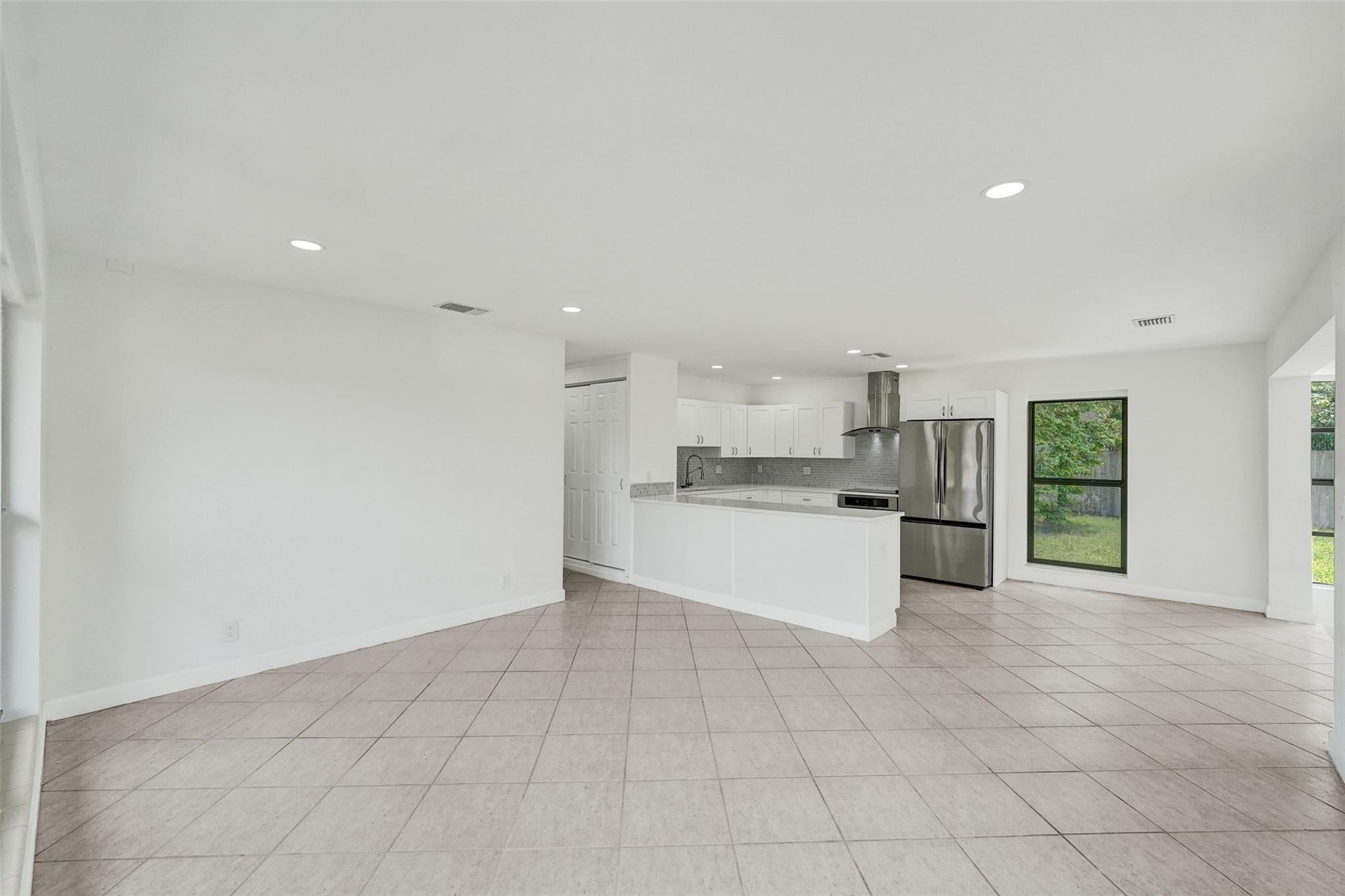 38 NE 27th Dr