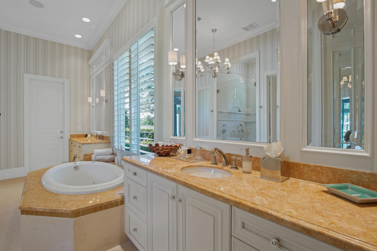 ADMIRALS COVE - Residential