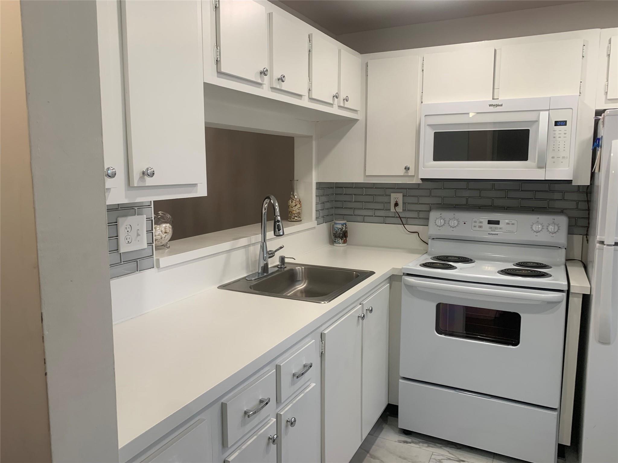 9081 Lime Bay Blvd 214, Tamarac, FL, 33321/$89,900 1 9081 Lime Bay Blvd 214
