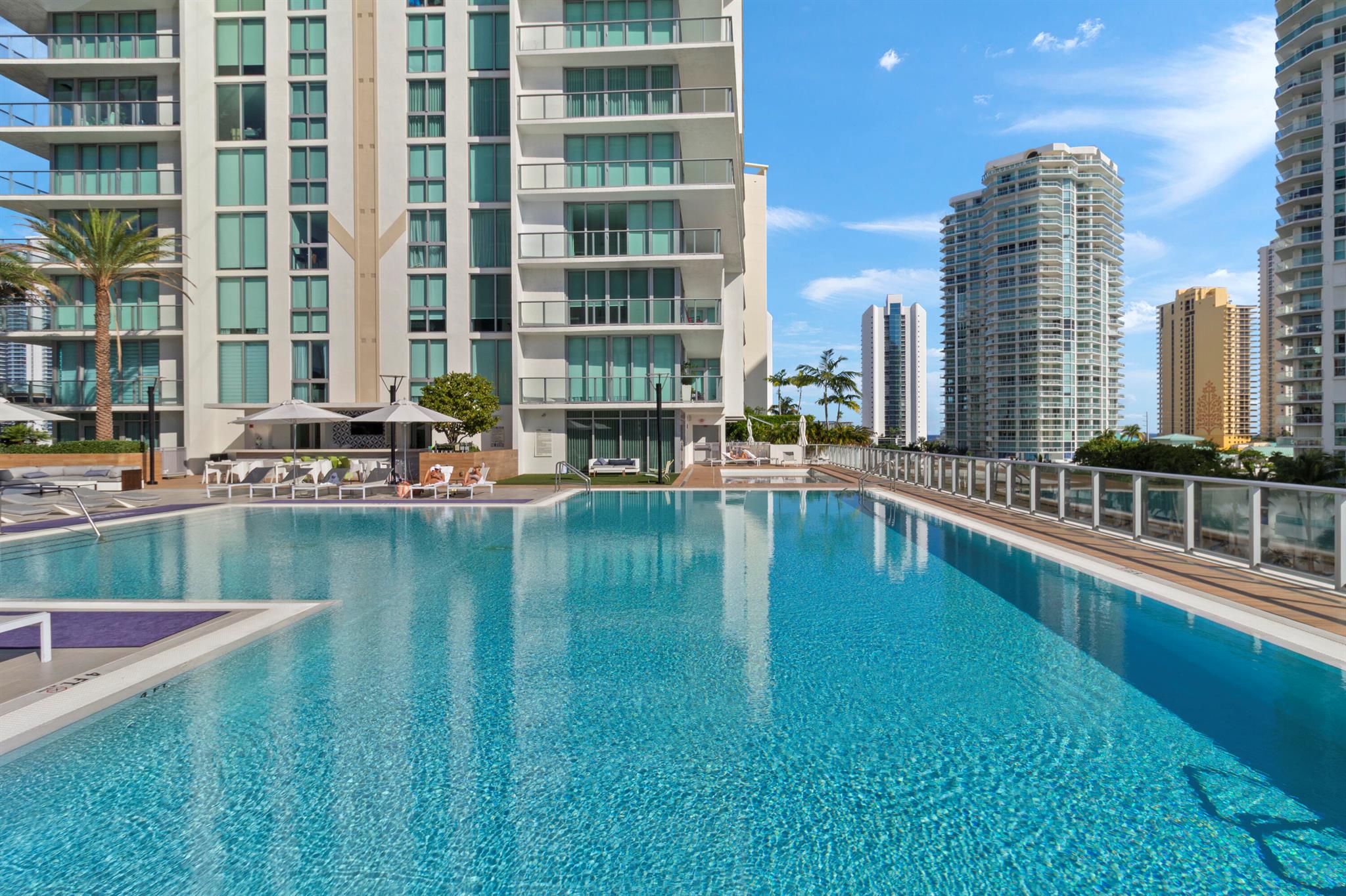PARQUE TOWERS CONDO - Residential