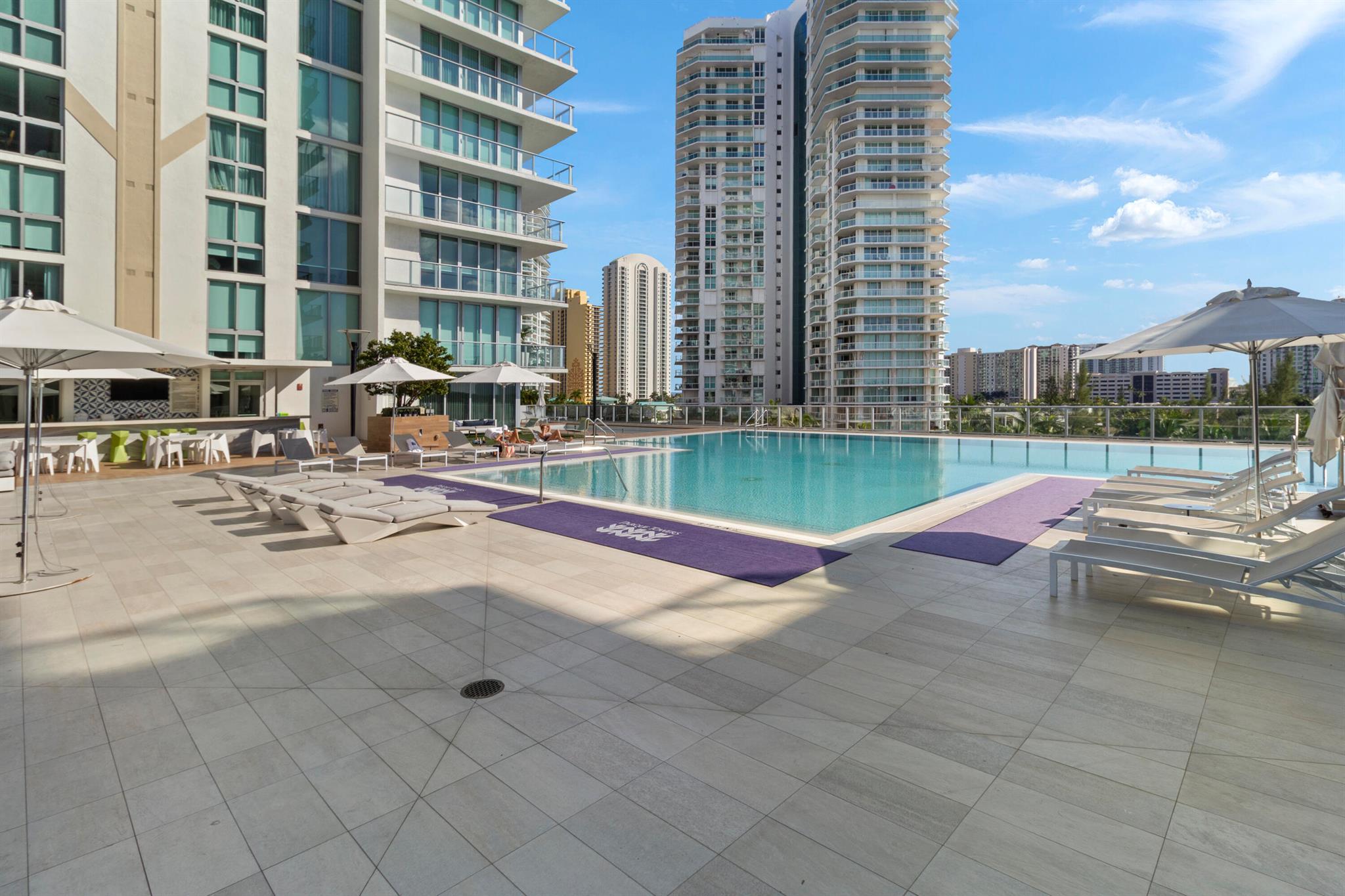 PARQUE TOWERS CONDO - Residential