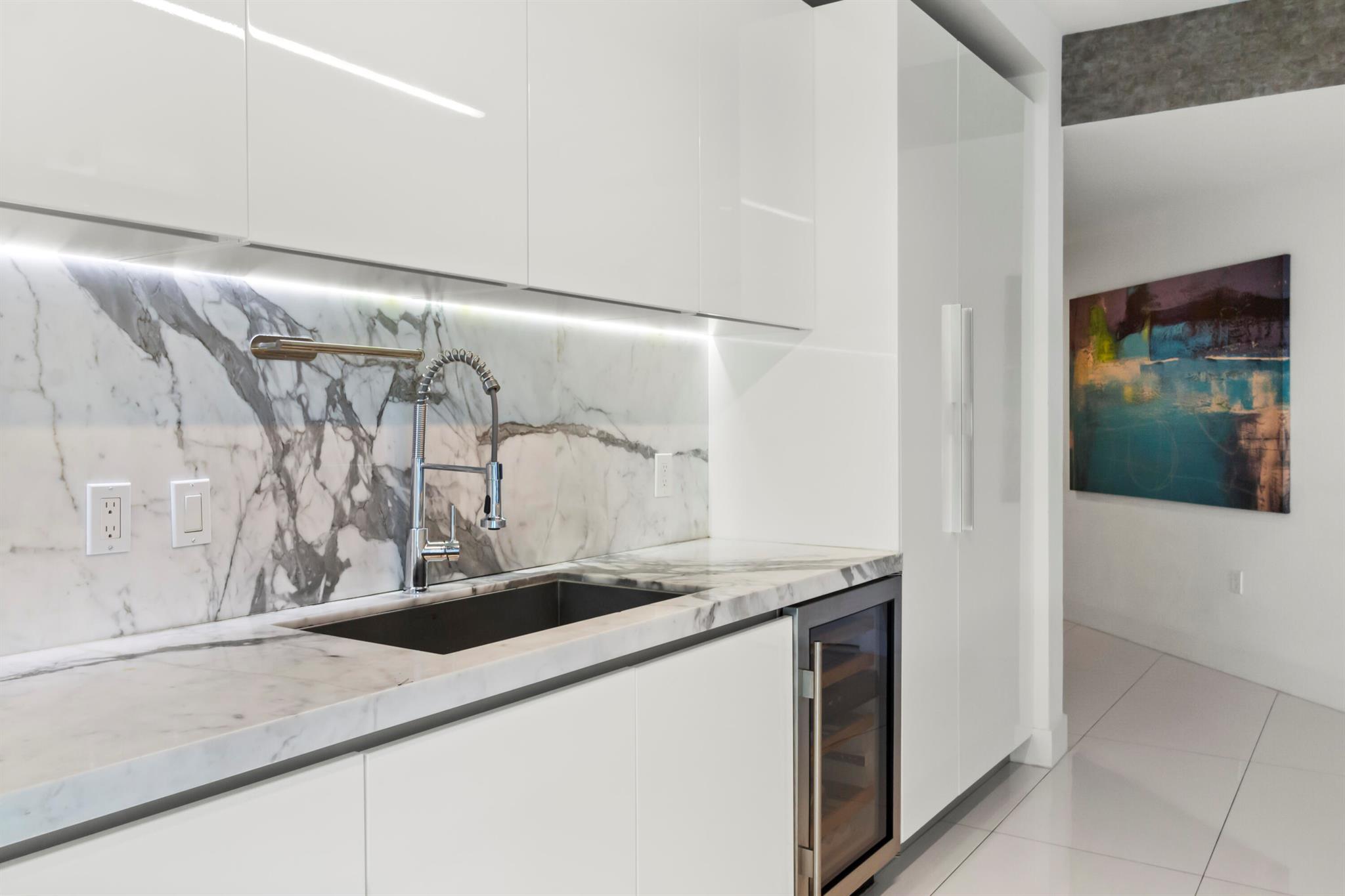 PARQUE TOWERS CONDO - Residential