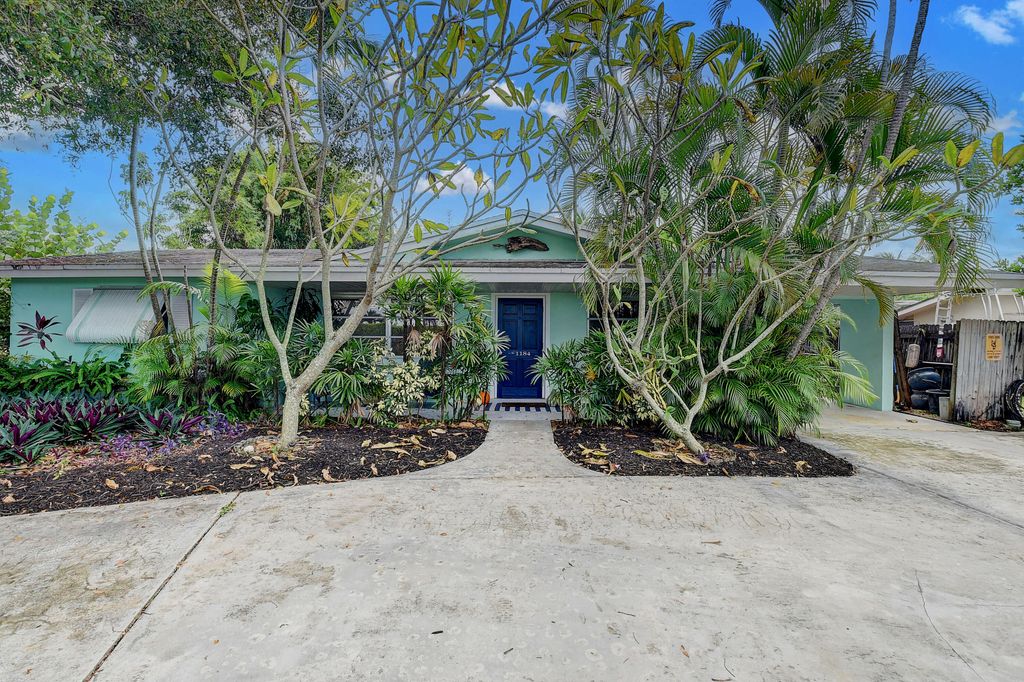 Photo of 1184 SW 23rd Avenue, Boynton Beach, FL 33426 (MLS # R10929973)