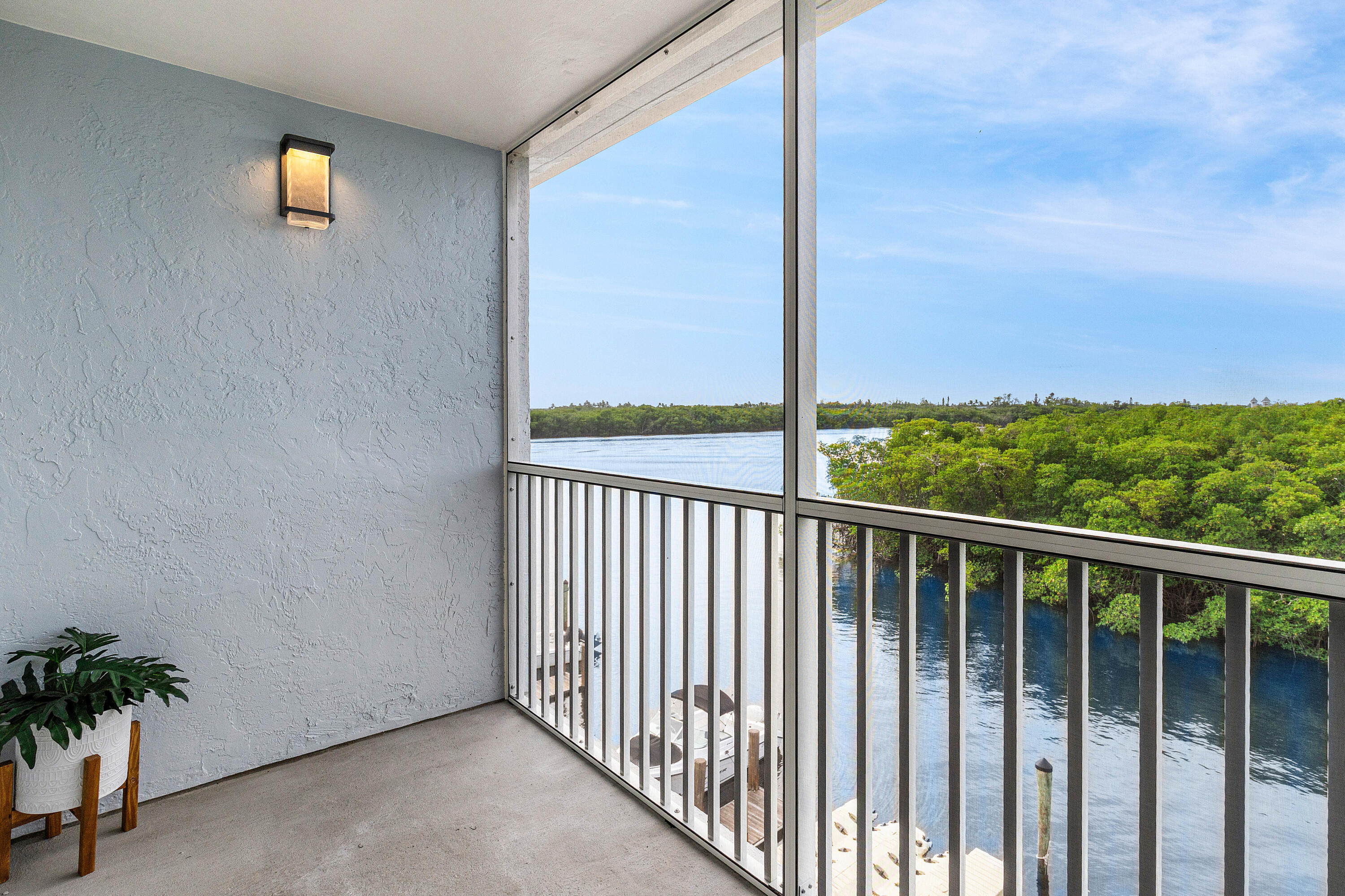 HARBOUR HALL INLET CLUB CONDO - Residential