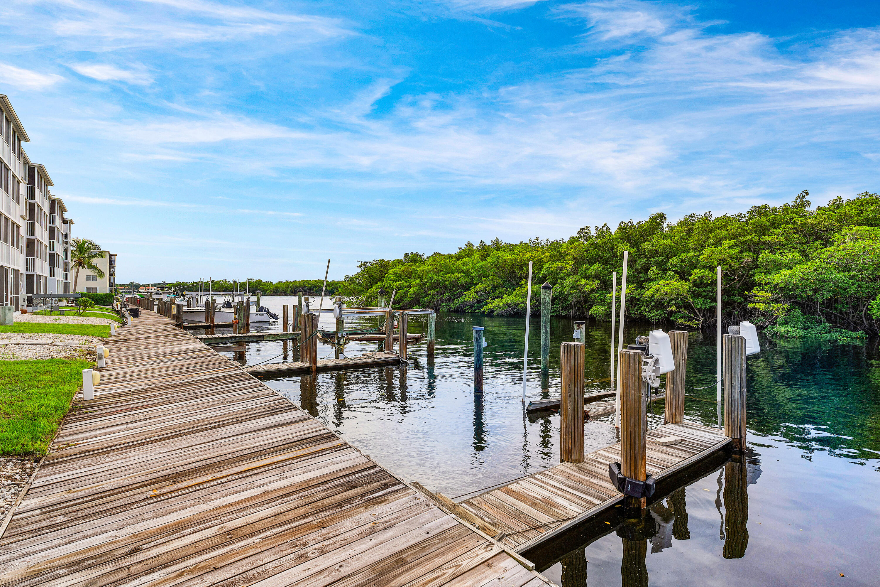 HARBOUR HALL INLET CLUB CONDO - Residential