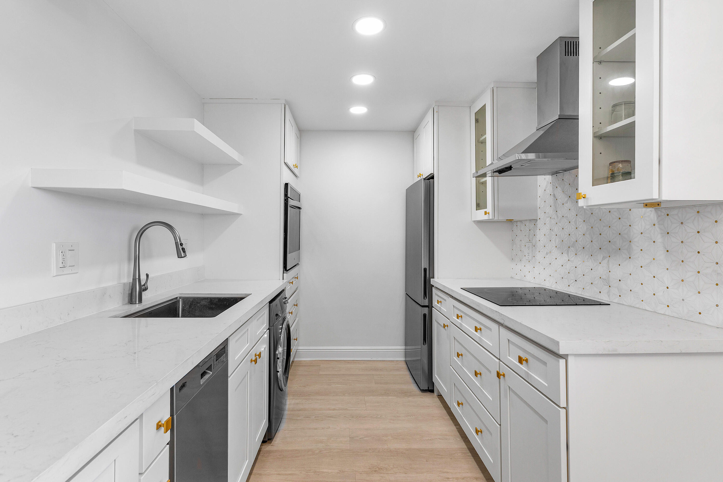 HARBOUR HALL INLET CLUB CONDO - Residential