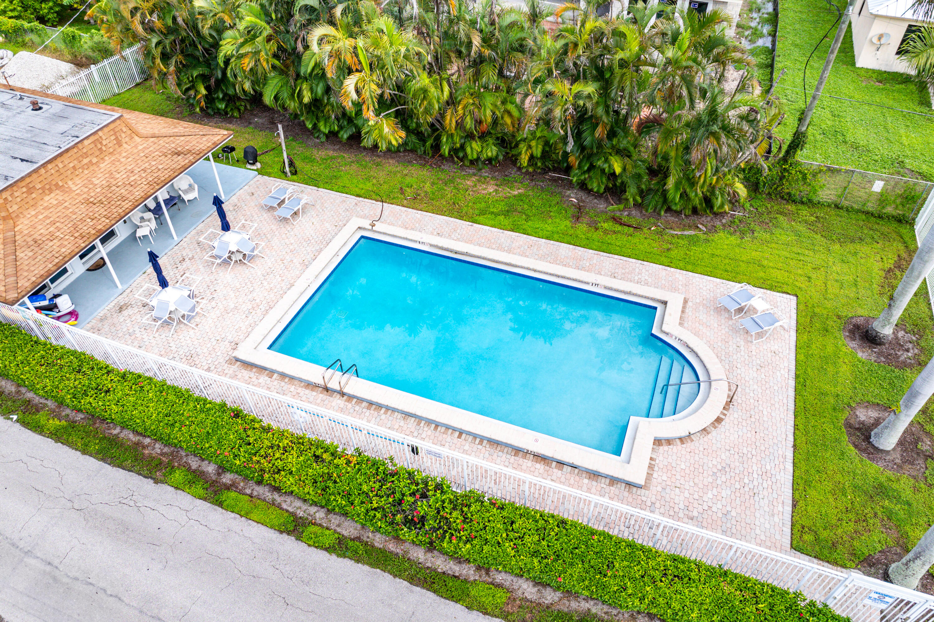 HARBOUR HALL INLET CLUB CONDO - Residential