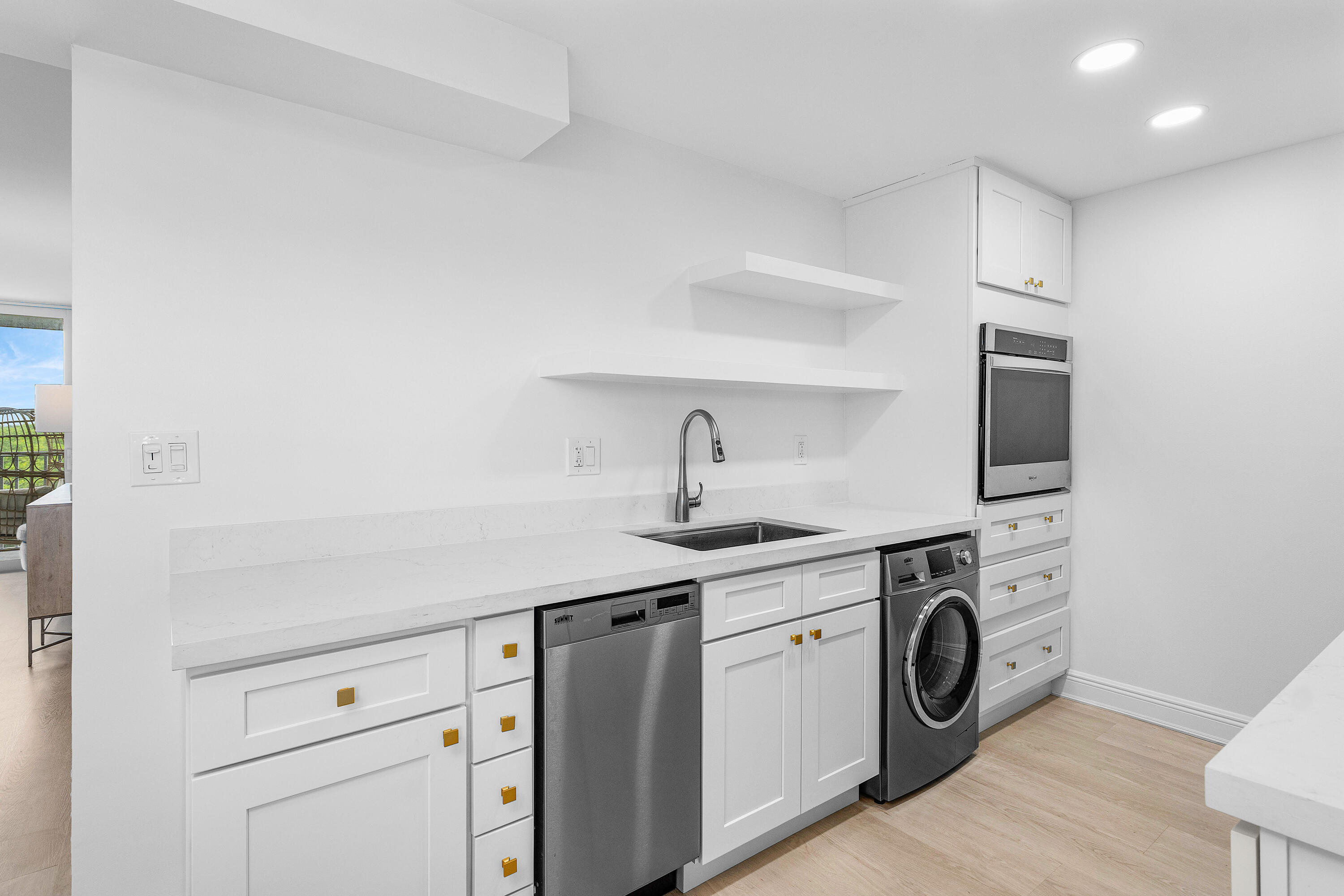 HARBOUR HALL INLET CLUB CONDO - Residential