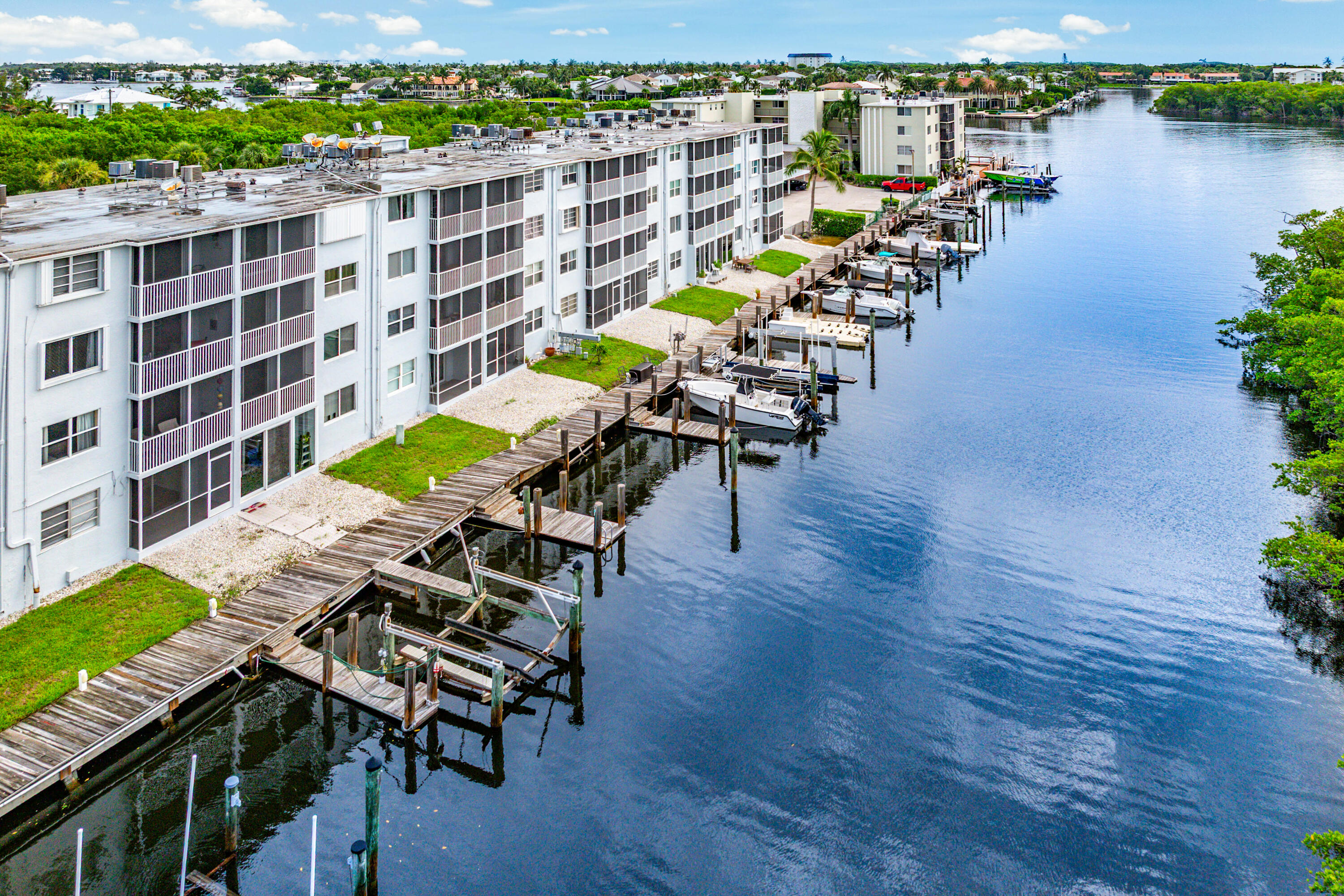 HARBOUR HALL INLET CLUB CONDO - Residential