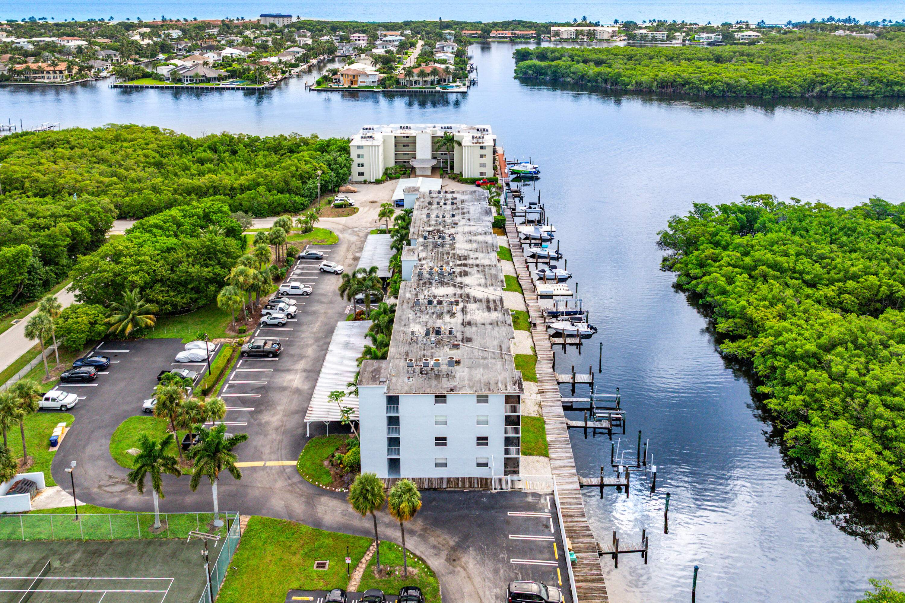 HARBOUR HALL INLET CLUB CONDO - Residential