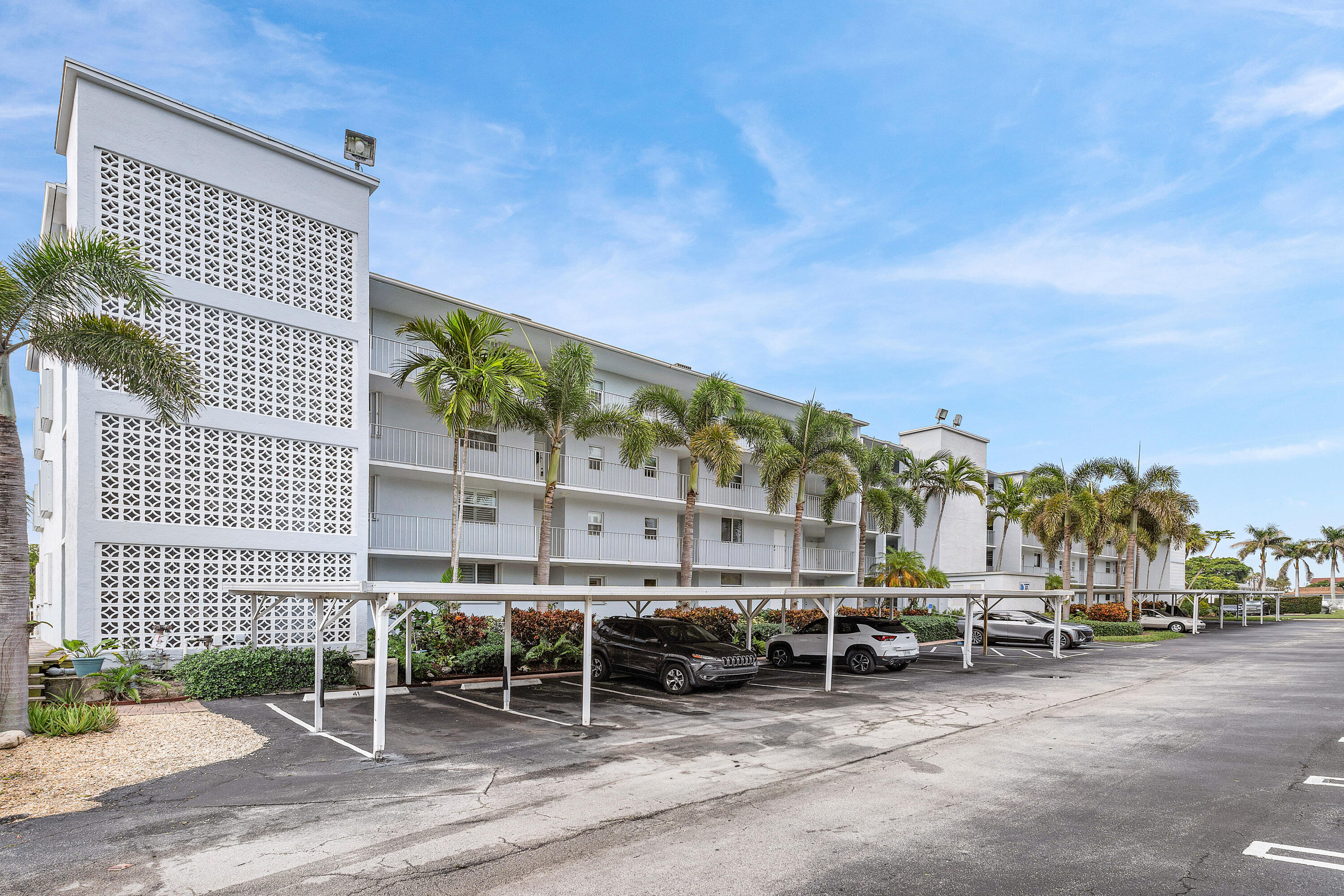 HARBOUR HALL INLET CLUB CONDO - Residential