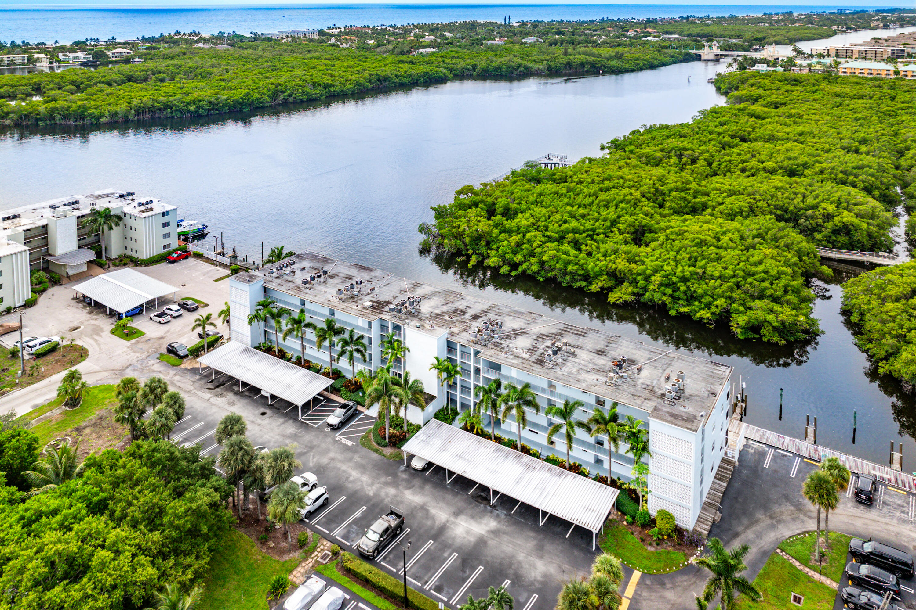 HARBOUR HALL INLET CLUB CONDO - Residential