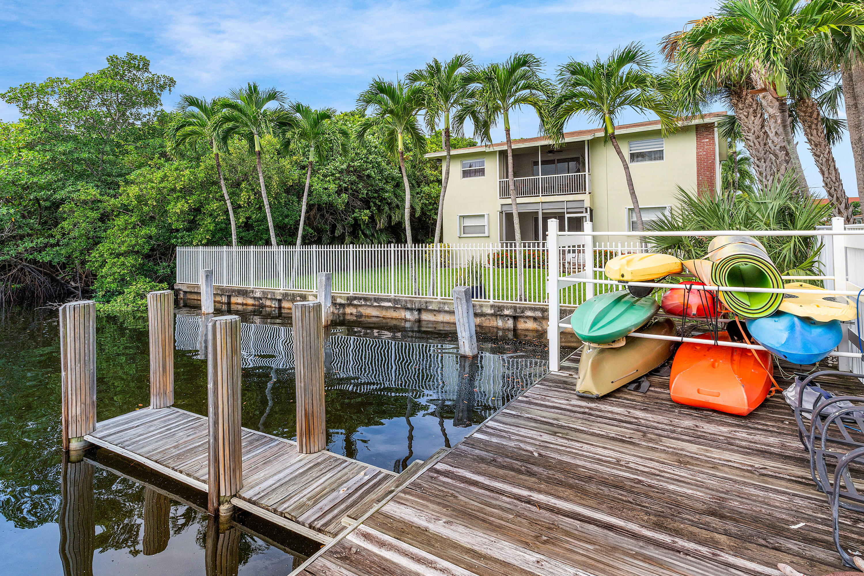 HARBOUR HALL INLET CLUB CONDO - Residential