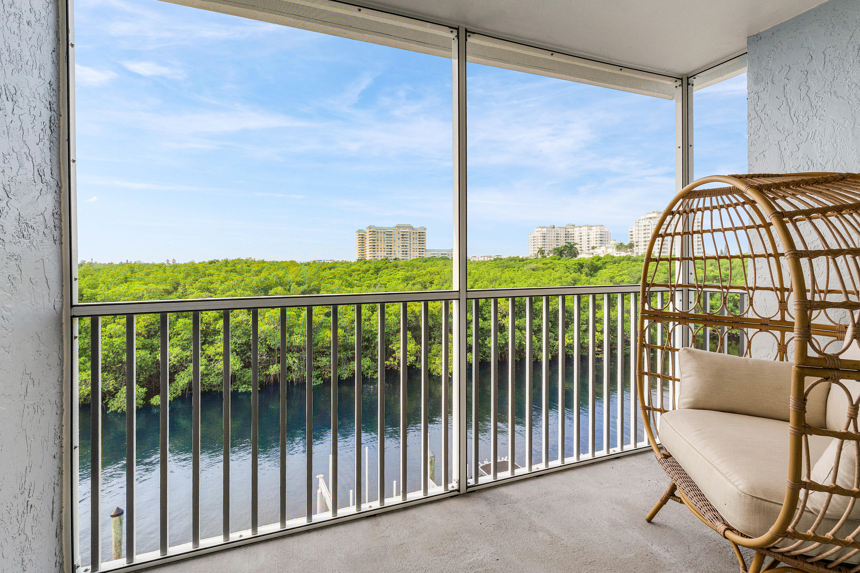 HARBOUR HALL INLET CLUB CONDO - Residential