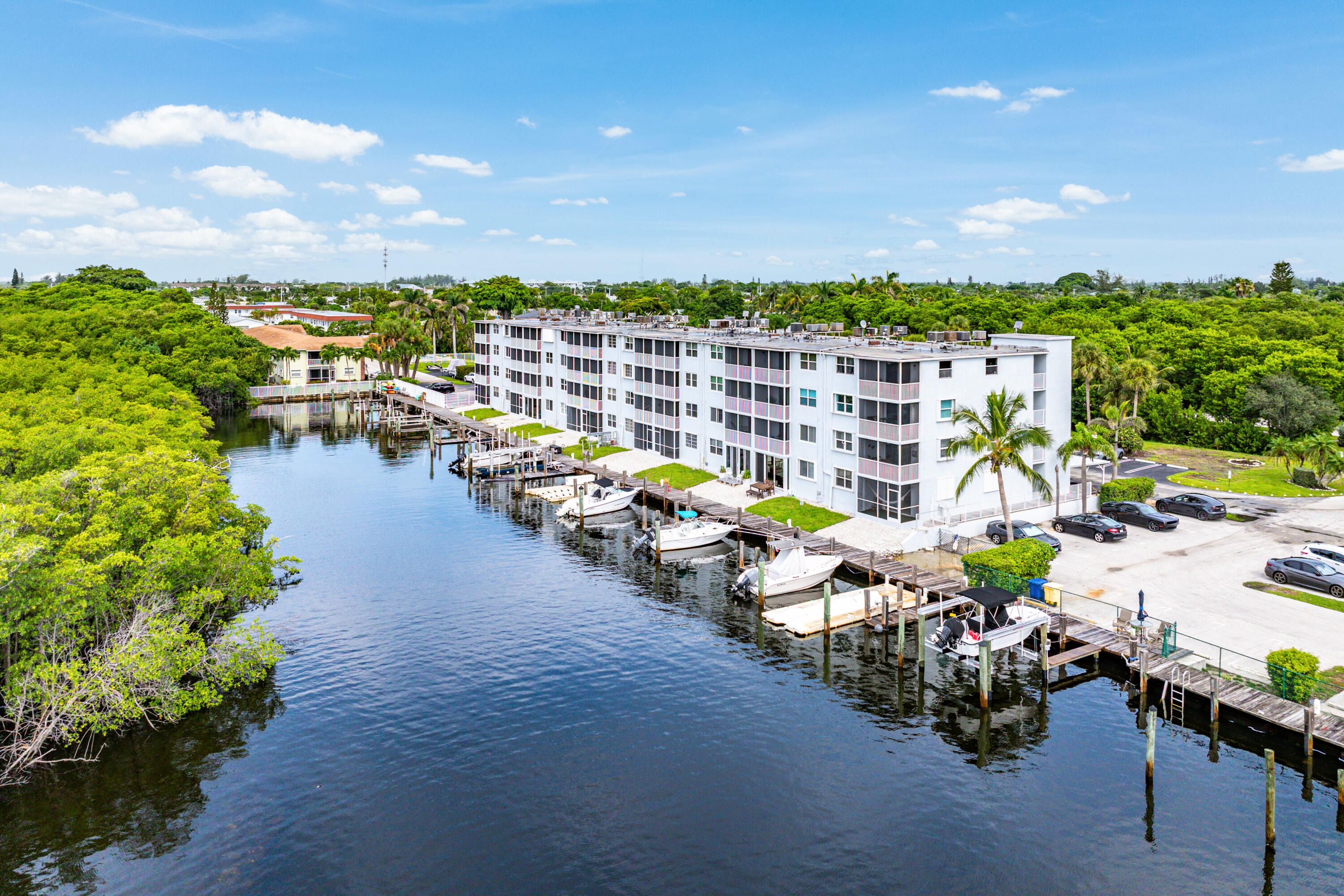 HARBOUR HALL INLET CLUB CONDO - Residential