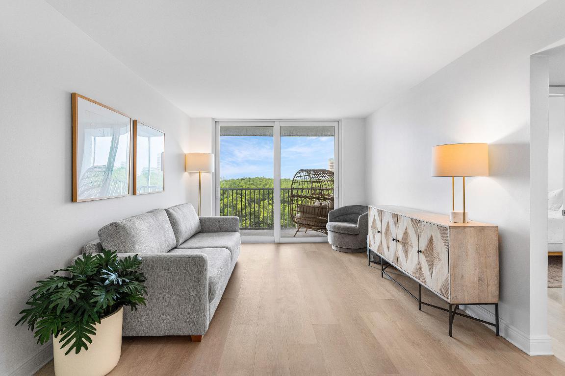 689 NE 6th Court 4050