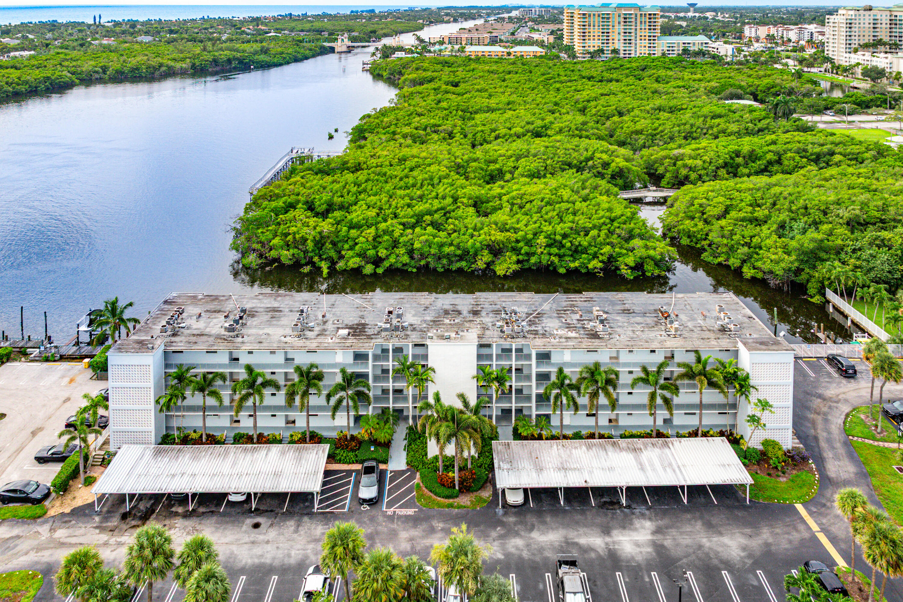 HARBOUR HALL INLET CLUB CONDO - Residential