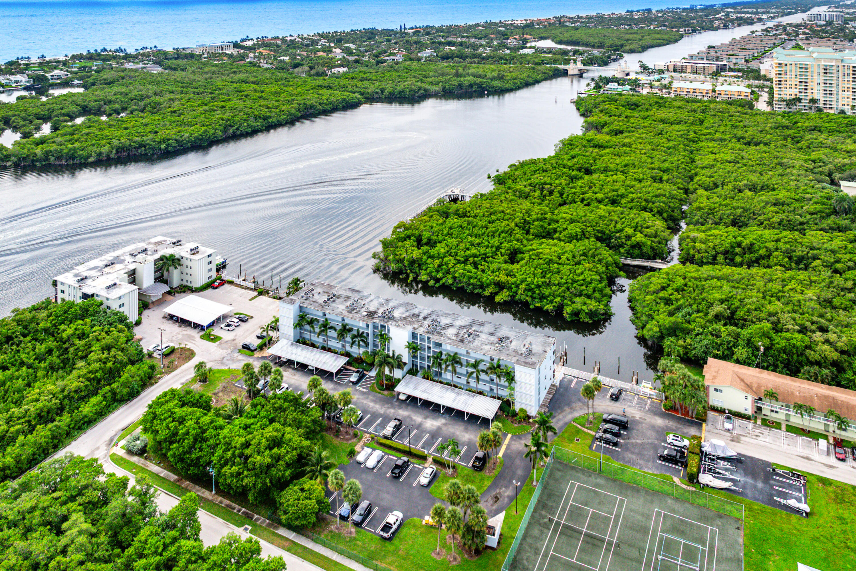 HARBOUR HALL INLET CLUB CONDO - Residential