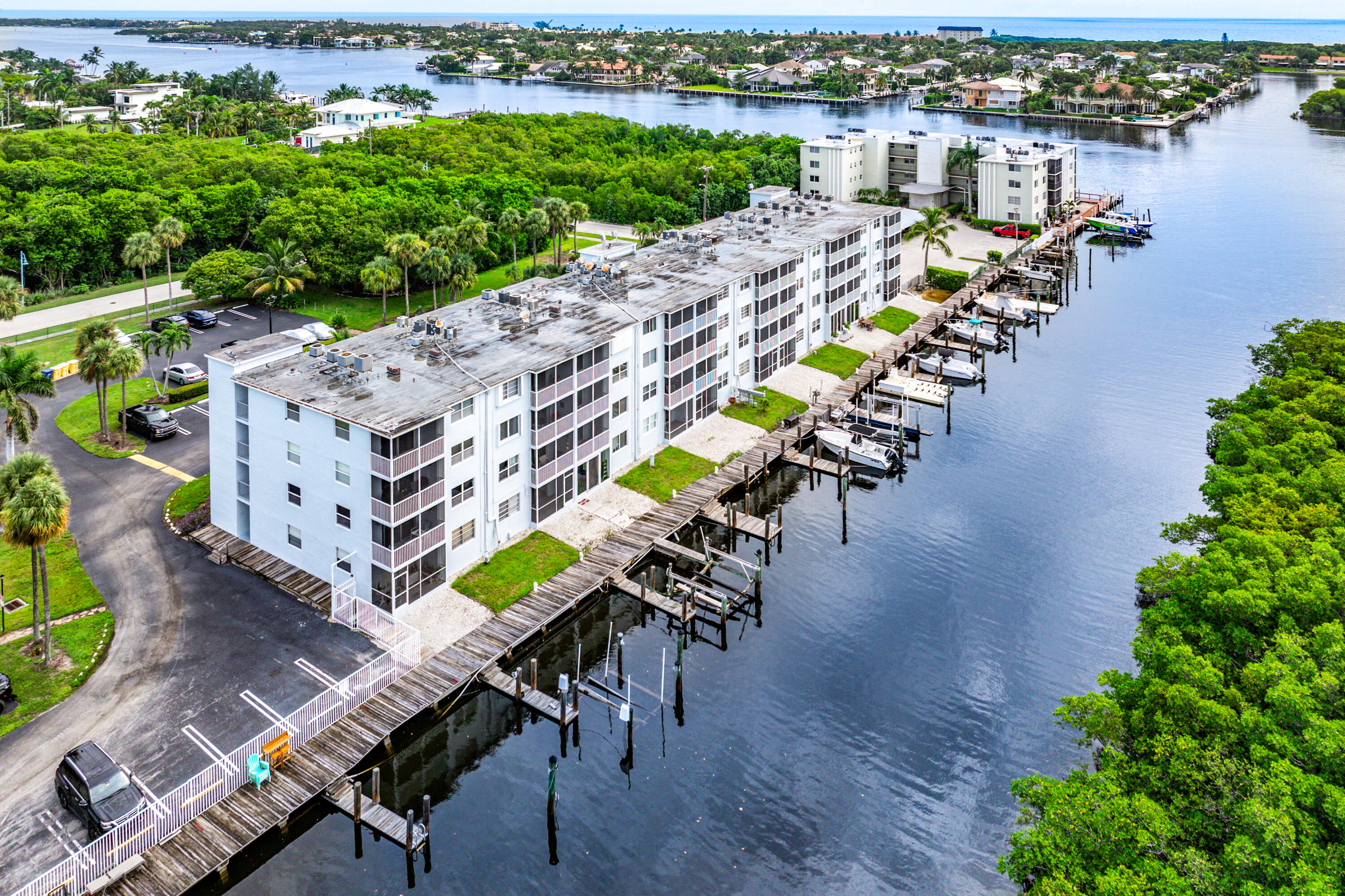 HARBOUR HALL INLET CLUB CONDO - Residential