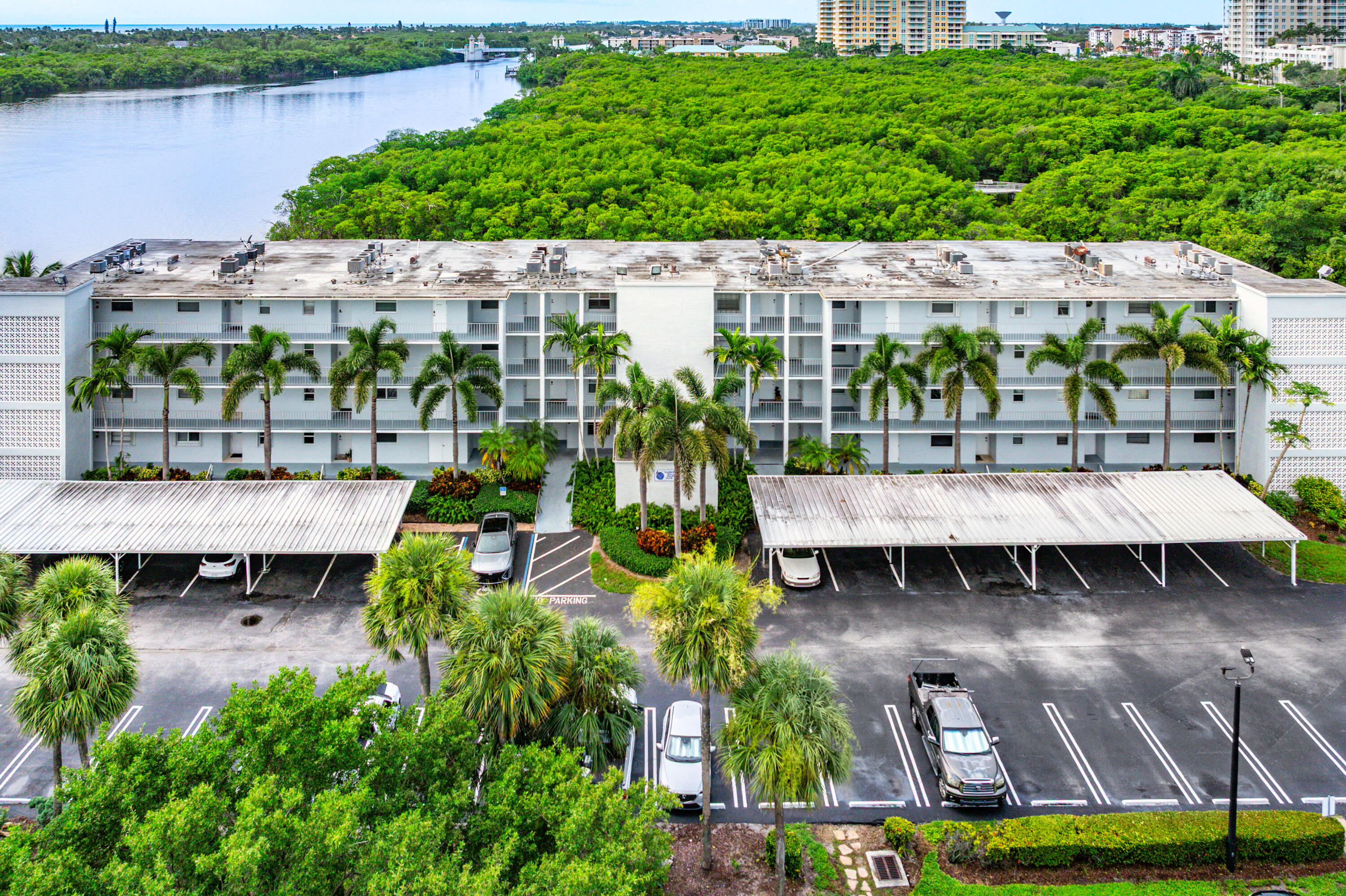 HARBOUR HALL INLET CLUB CONDO - Residential