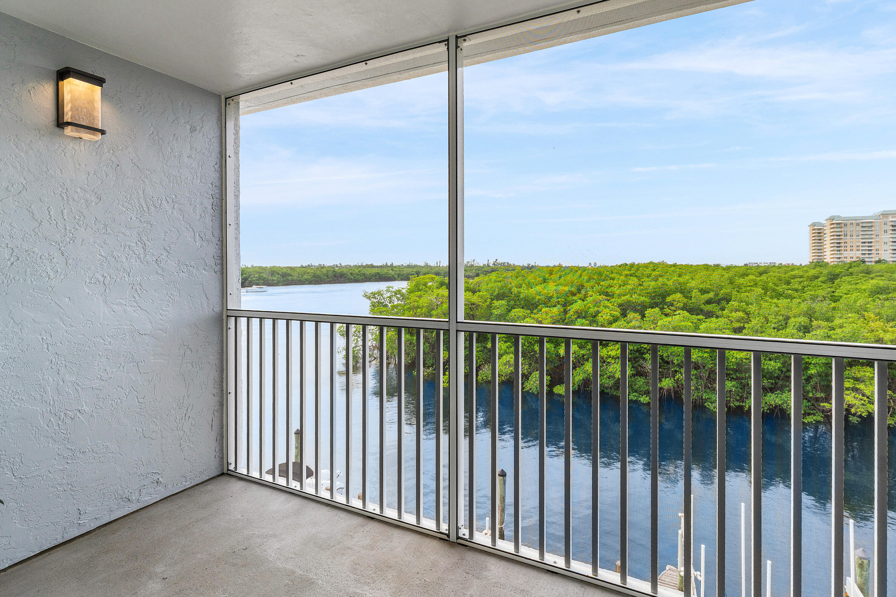 HARBOUR HALL INLET CLUB CONDO - Residential
