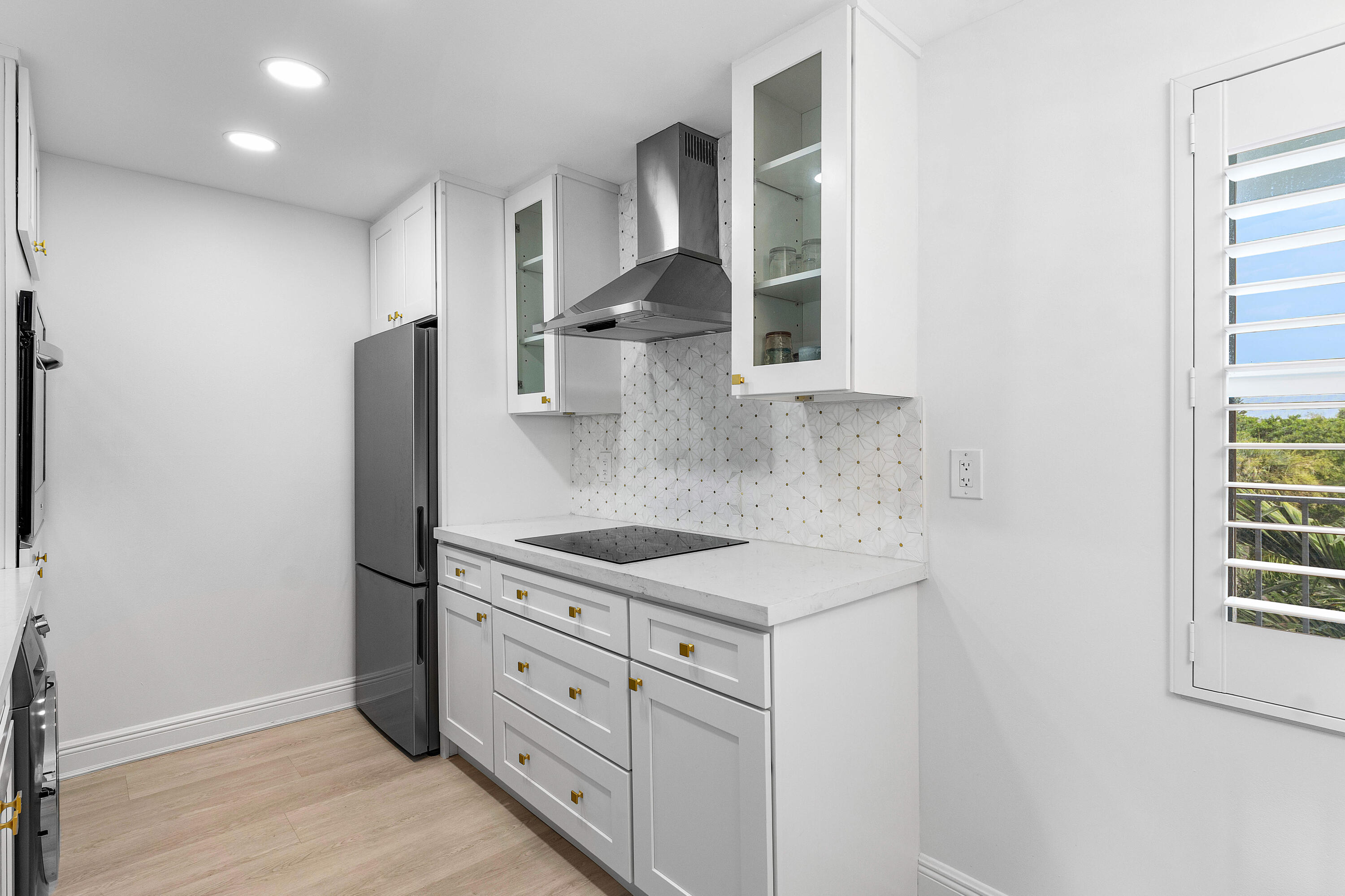 HARBOUR HALL INLET CLUB CONDO - Residential