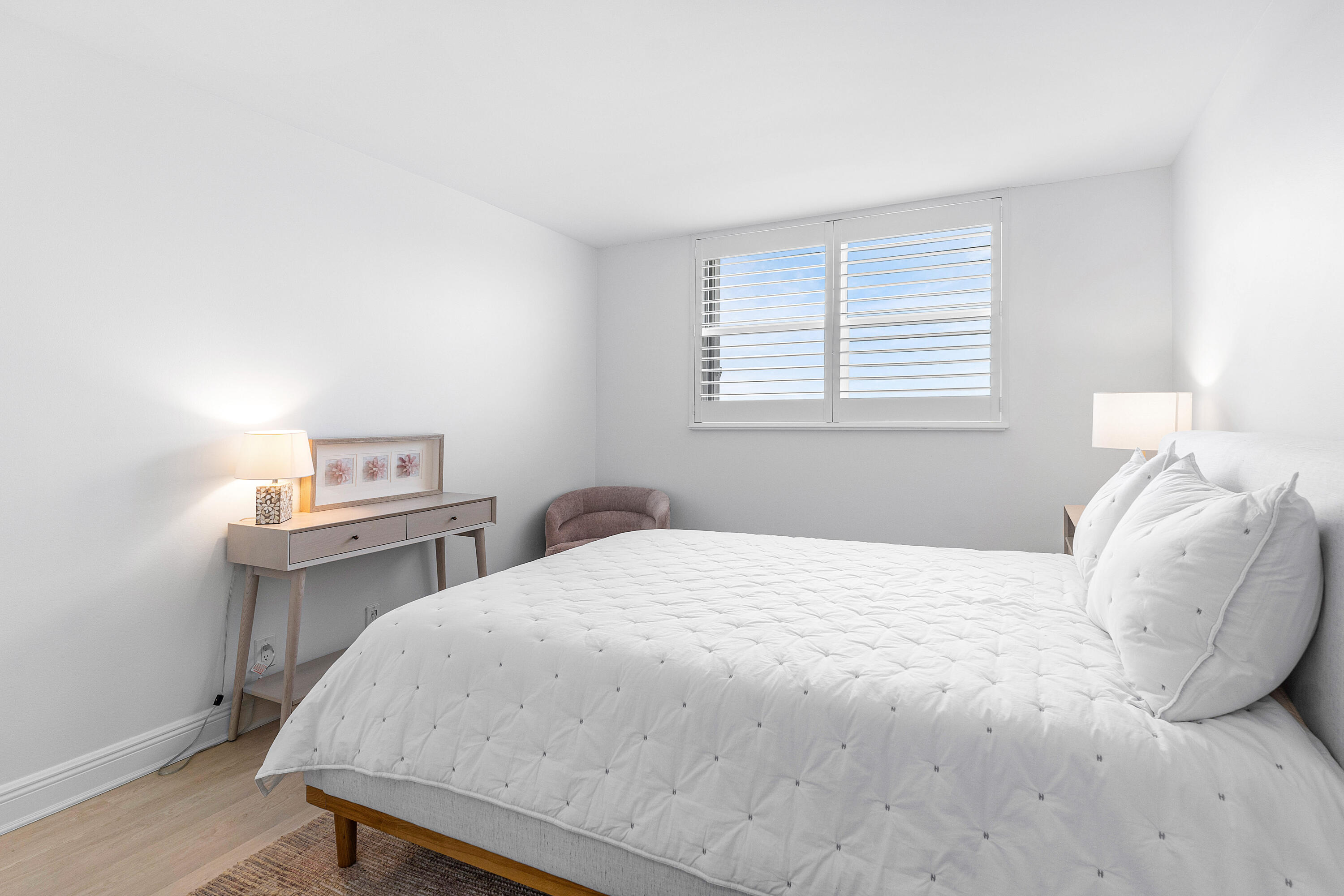 HARBOUR HALL INLET CLUB CONDO - Residential