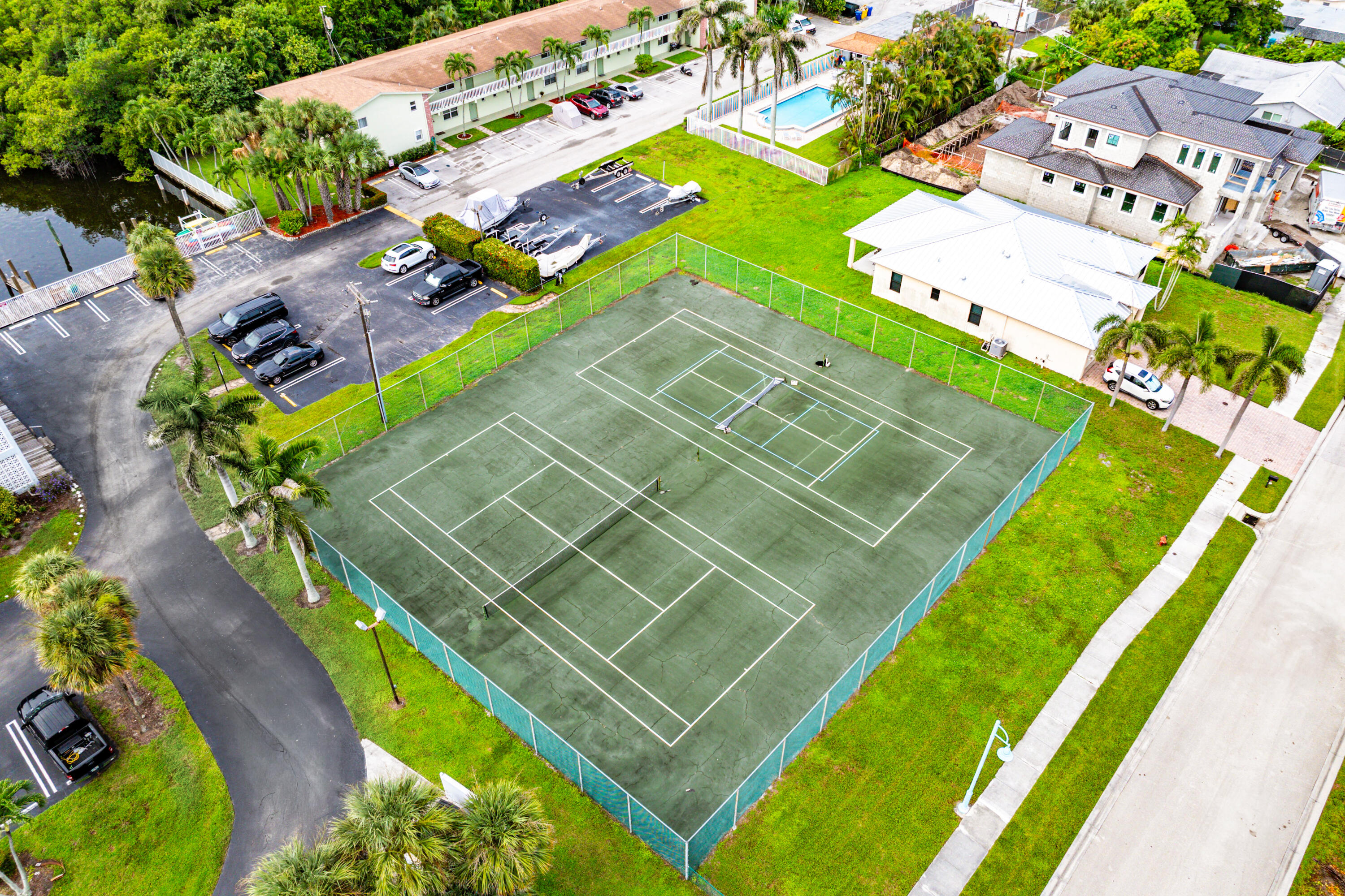 HARBOUR HALL INLET CLUB CONDO - Residential