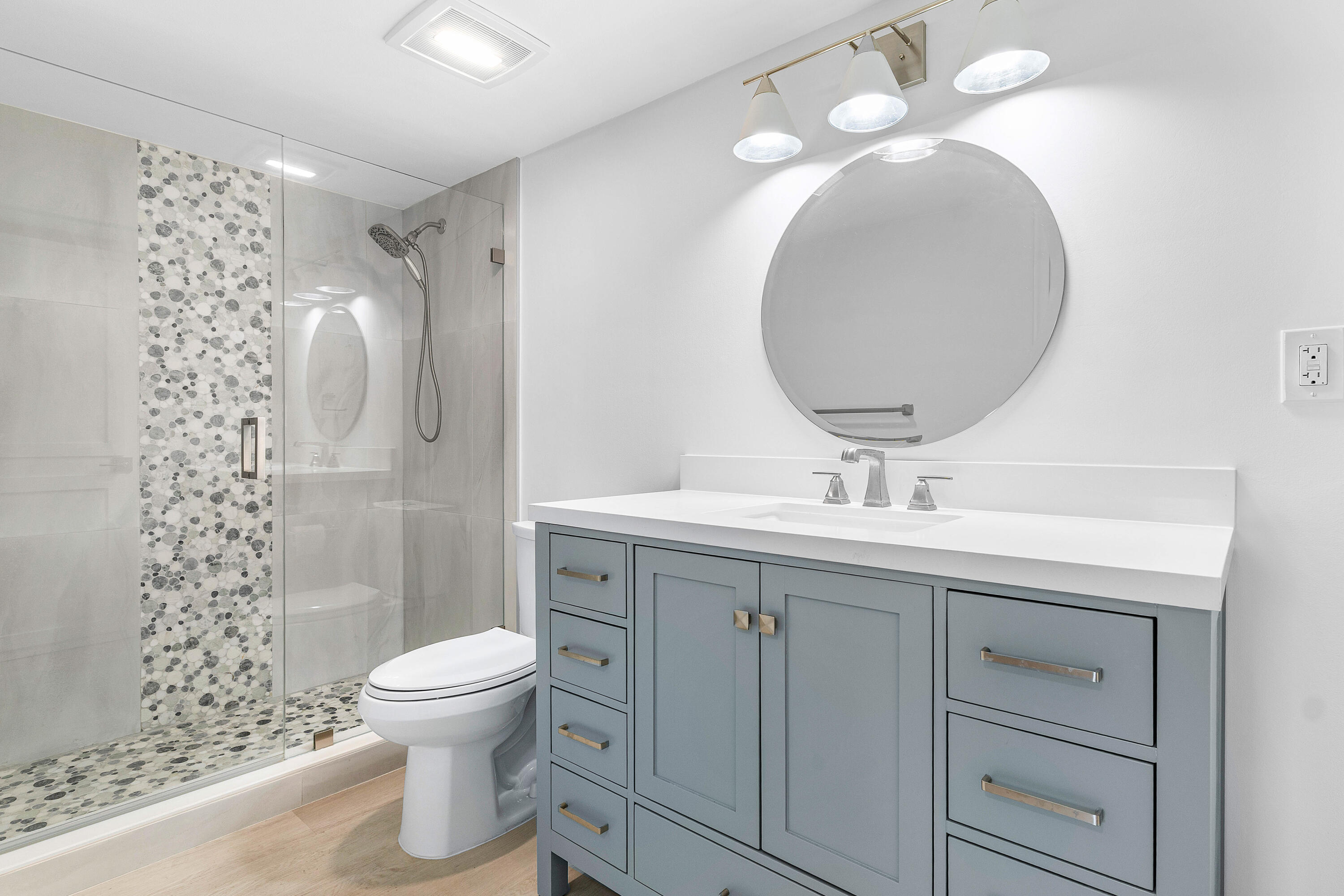 HARBOUR HALL INLET CLUB CONDO - Residential