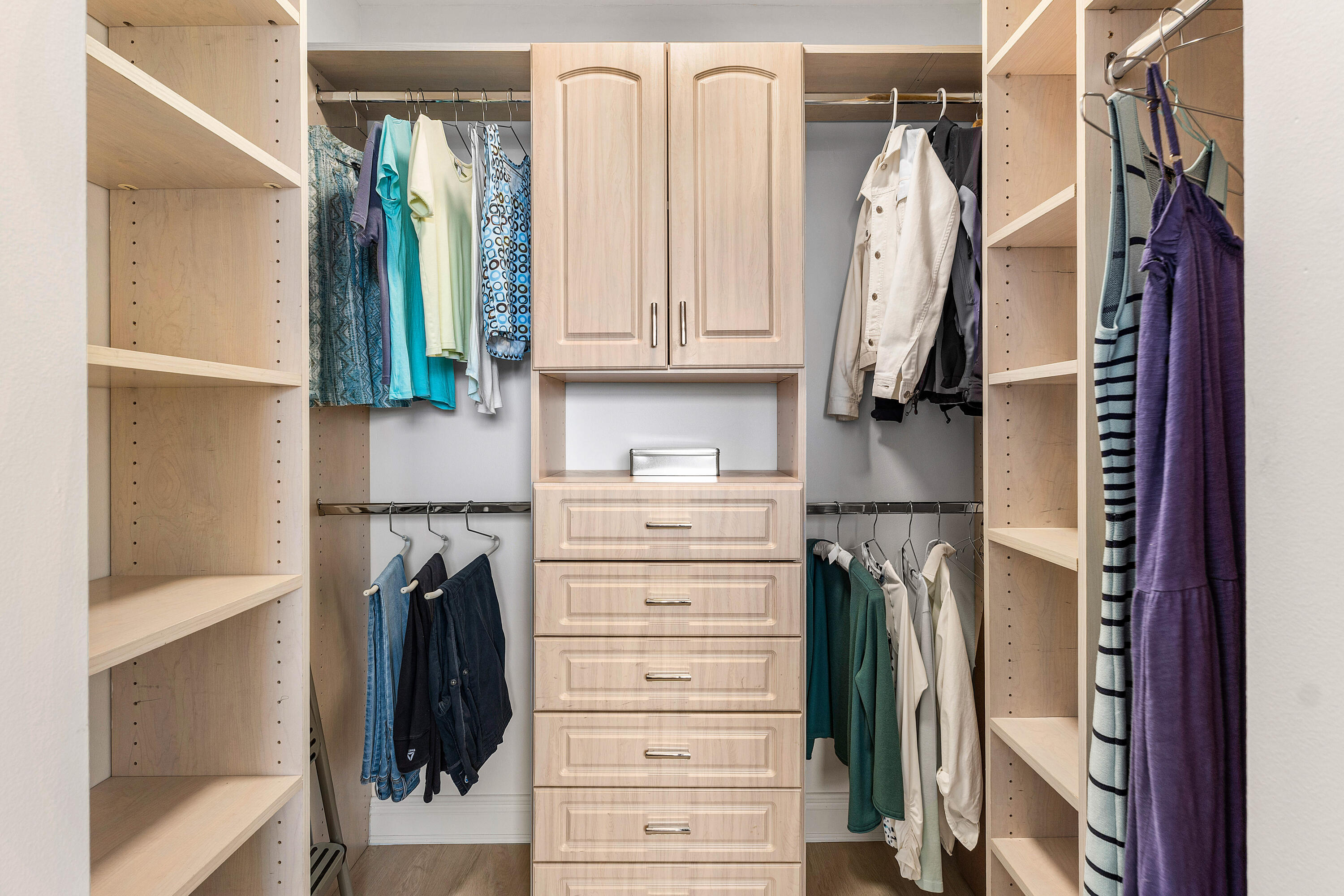 HARBOUR HALL INLET CLUB CONDO - Residential