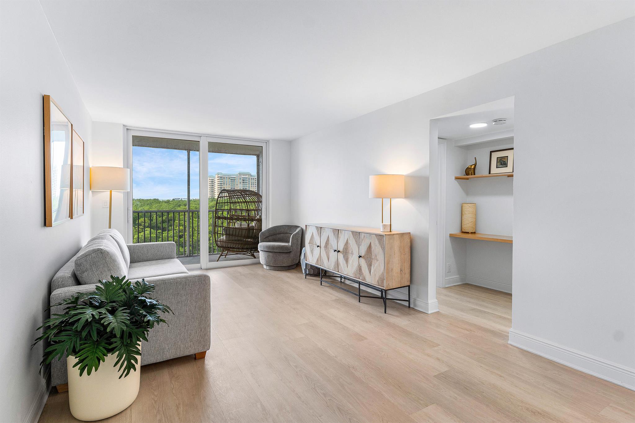 689 NE 6th Court 4050