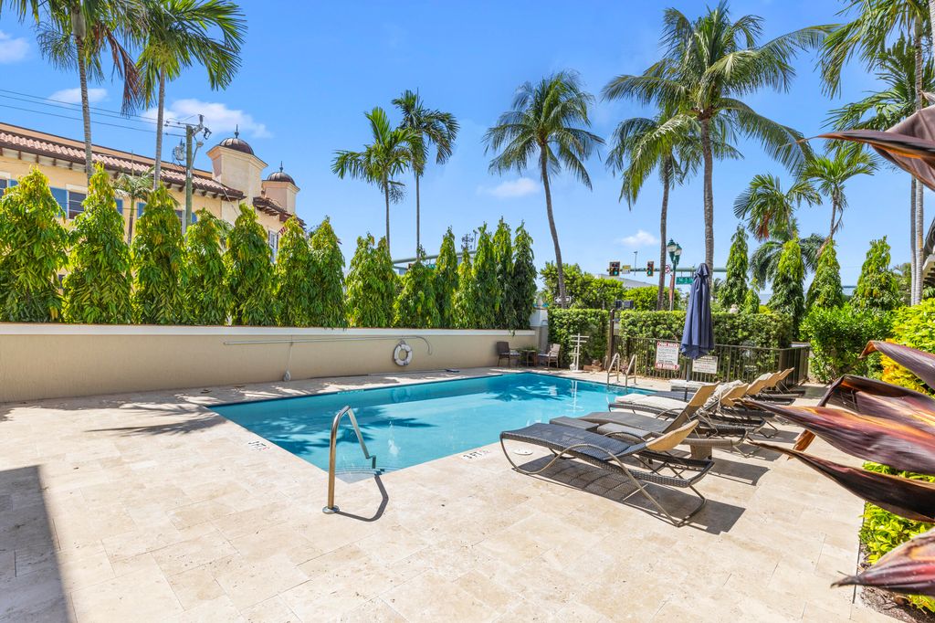 Photo of 65 SE 5th Avenue, Delray Beach, FL 33483 (MLS # B26007801)