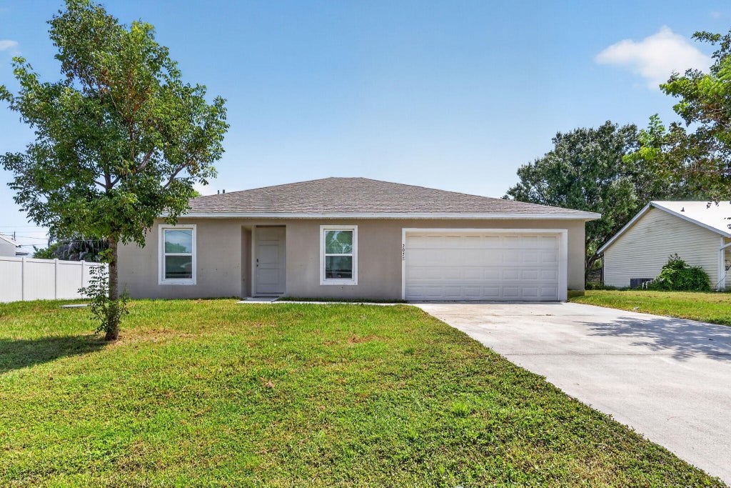 Photo of 2078 SE JOYNER Circle, Port Saint Lucie, FL 34952 (MLS # B26066515)