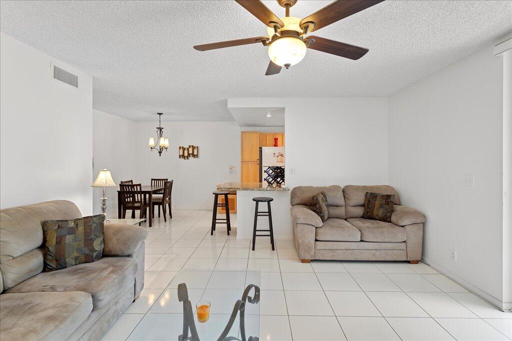 1124 NW 13th Street 120a, Boca Raton, FL, 33486/$257,000 3 1124 NW 13th Street 120a
