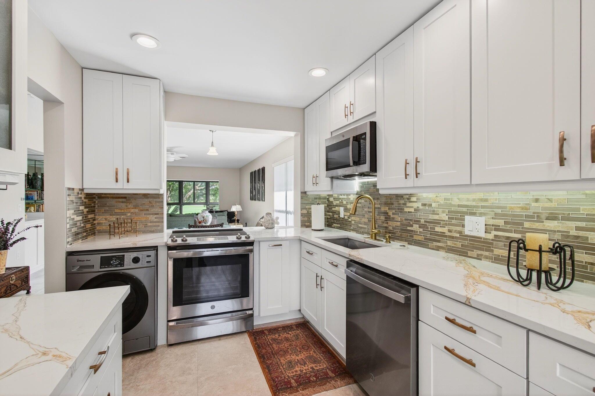 HUNTERS RUN - Residential