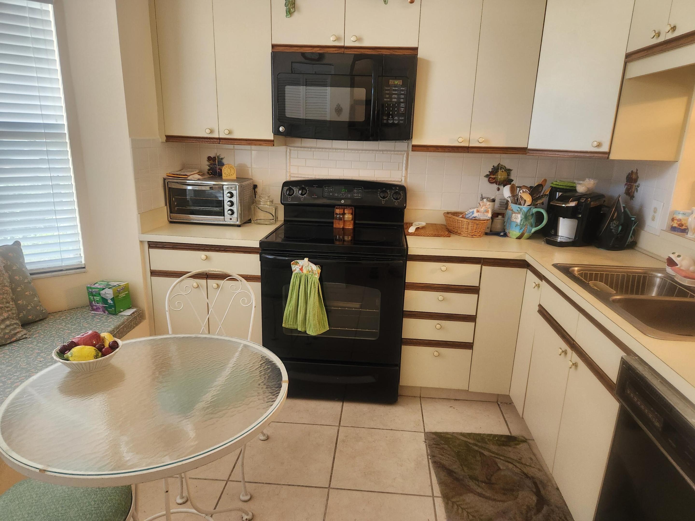 THE LITTLE CLUB CONDO - Residential