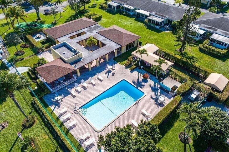 PINES OF DELRAY CONDO - Residential Lease