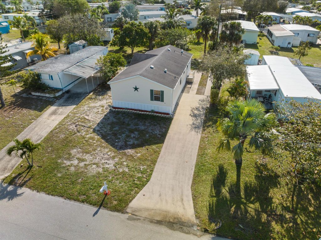 Photo of 7140 SE Ridgeway Terrace, Hobe Sound, FL 33455 (MLS # R10949749)