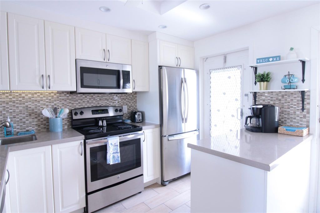 Photo of 440 Paradise Isle Boulevard #304, Hallandale Beach, FL 33009 (MLS # B26020502)