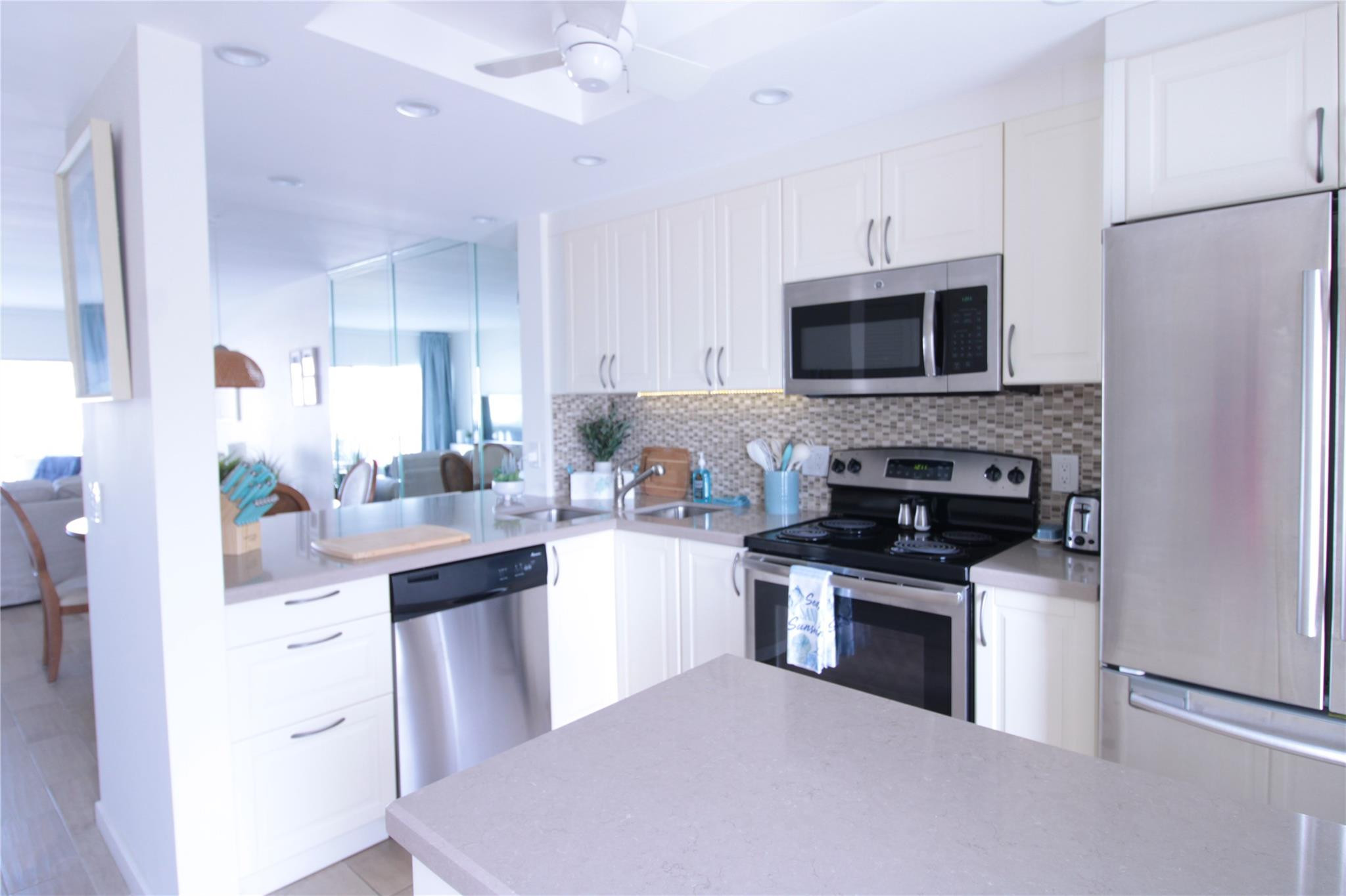 440 Paradise Isle Boulevard 304