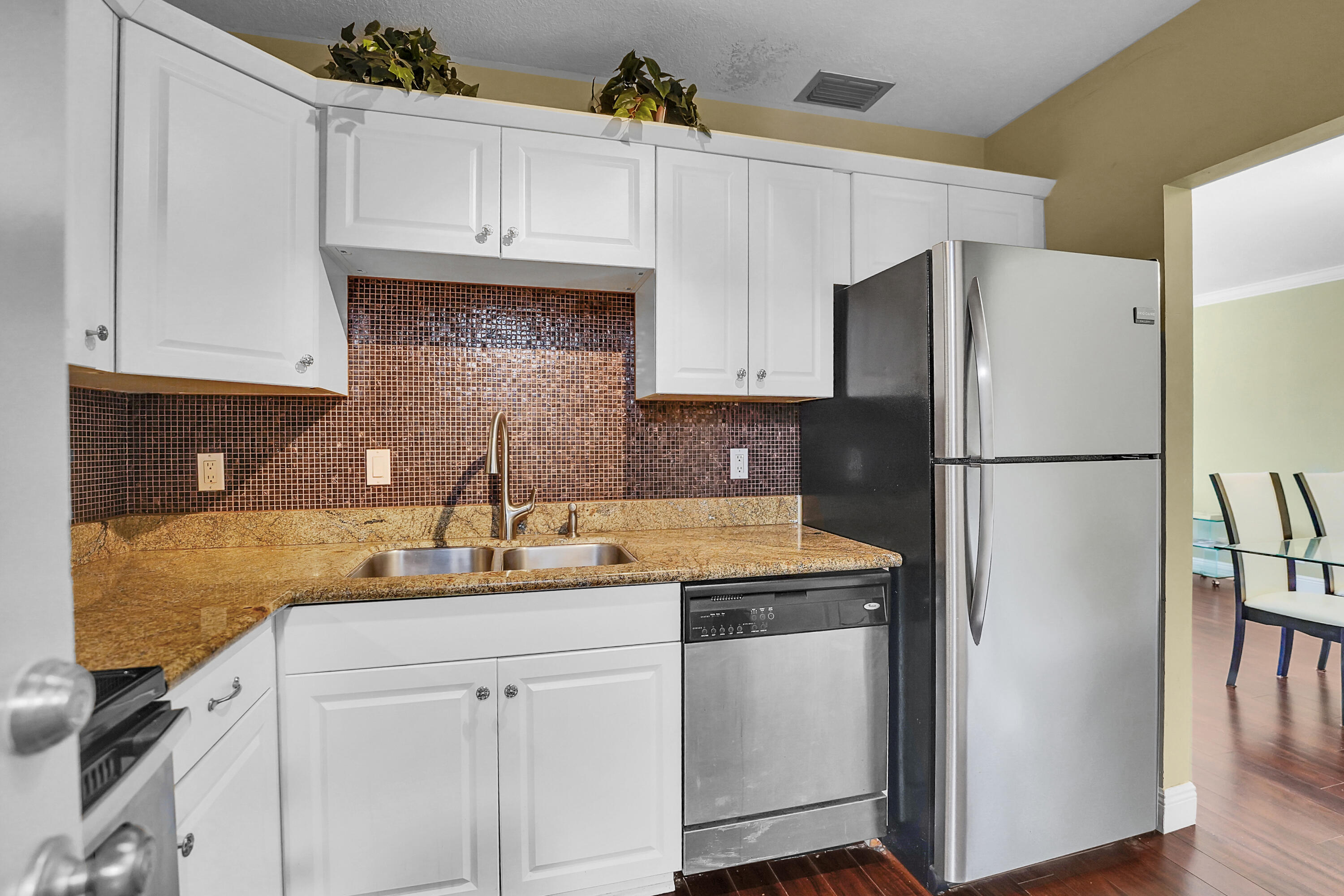 IMPERIAL POINT GARDENS CONDO - Residential