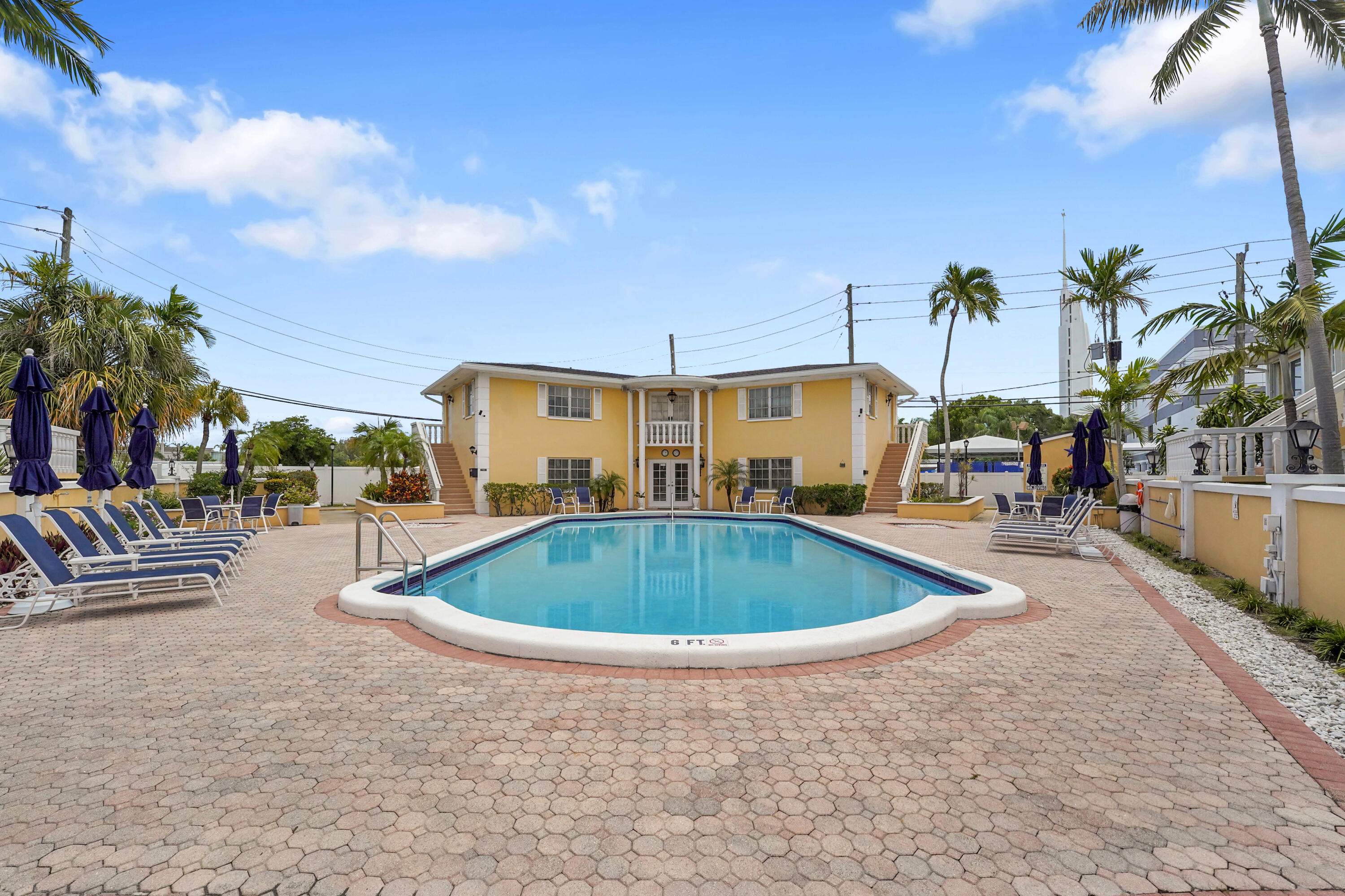 IMPERIAL POINT GARDENS CONDO - Residential
