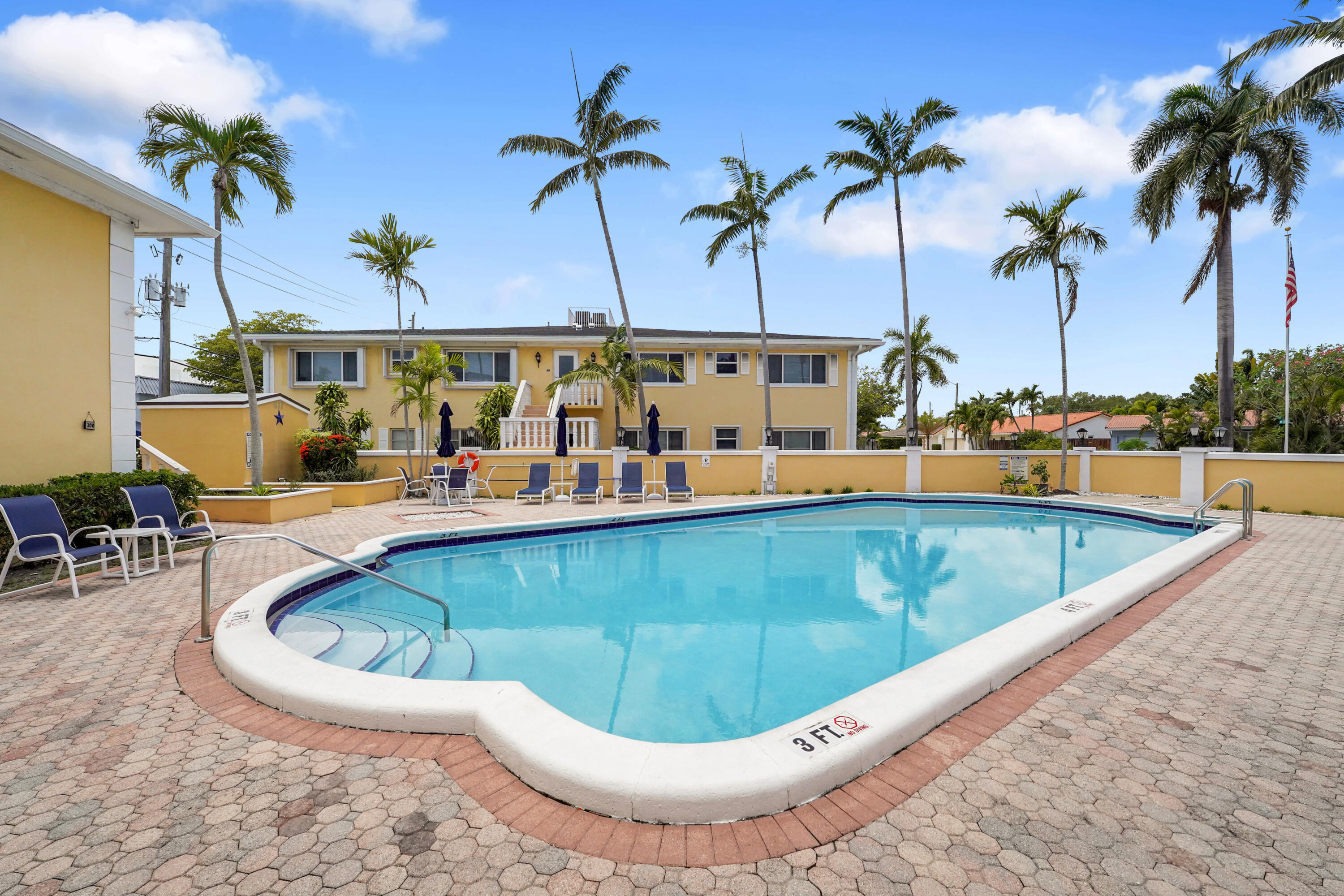IMPERIAL POINT GARDENS CONDO - Residential